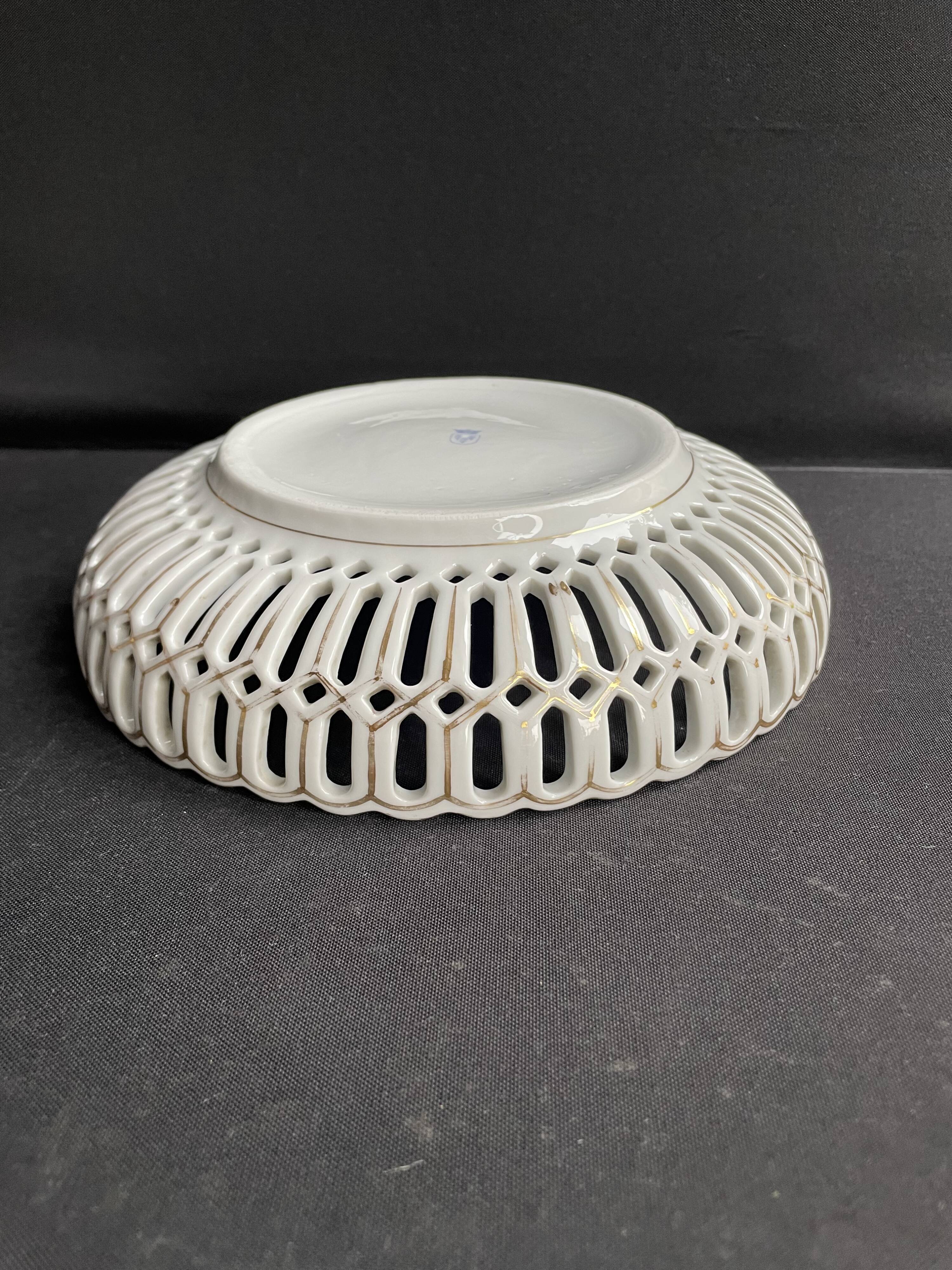 Openwork porcelain bowl with hand decoration – Von Schierholz manufactory in Plaue
