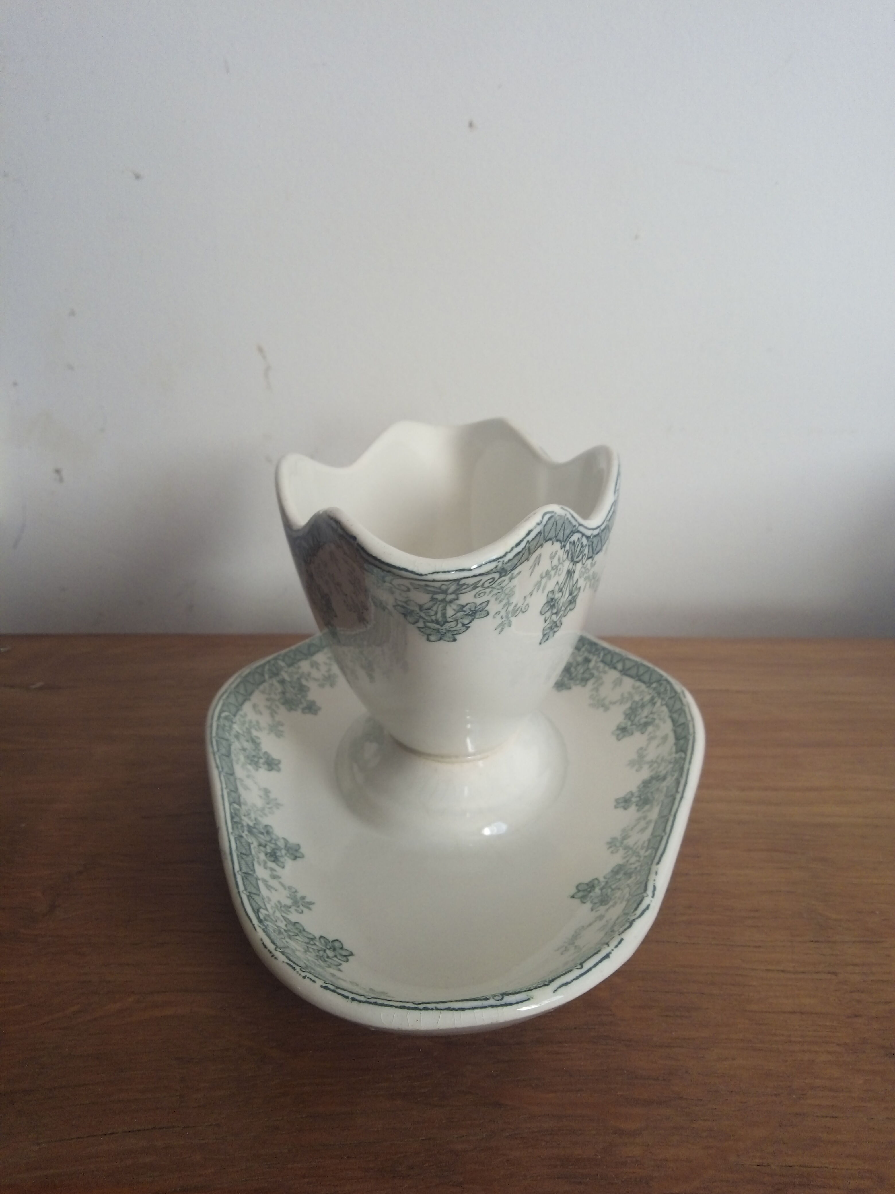 St Amand earthenware sauce dish