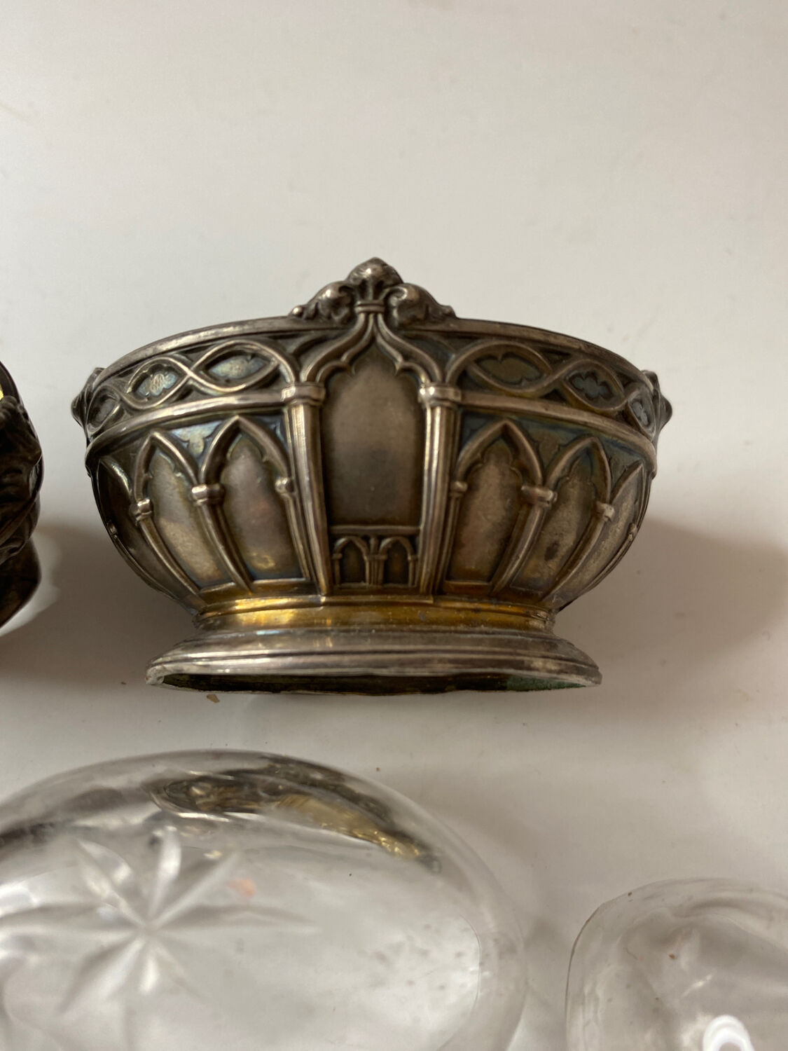 2 salt shakers Saint Louis in silver