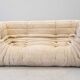 Canapé Togo vintage deux places avec accoudoirs en velours côtelé beige, signé Michel Ducaroy pour Ligne Roset, années 1970