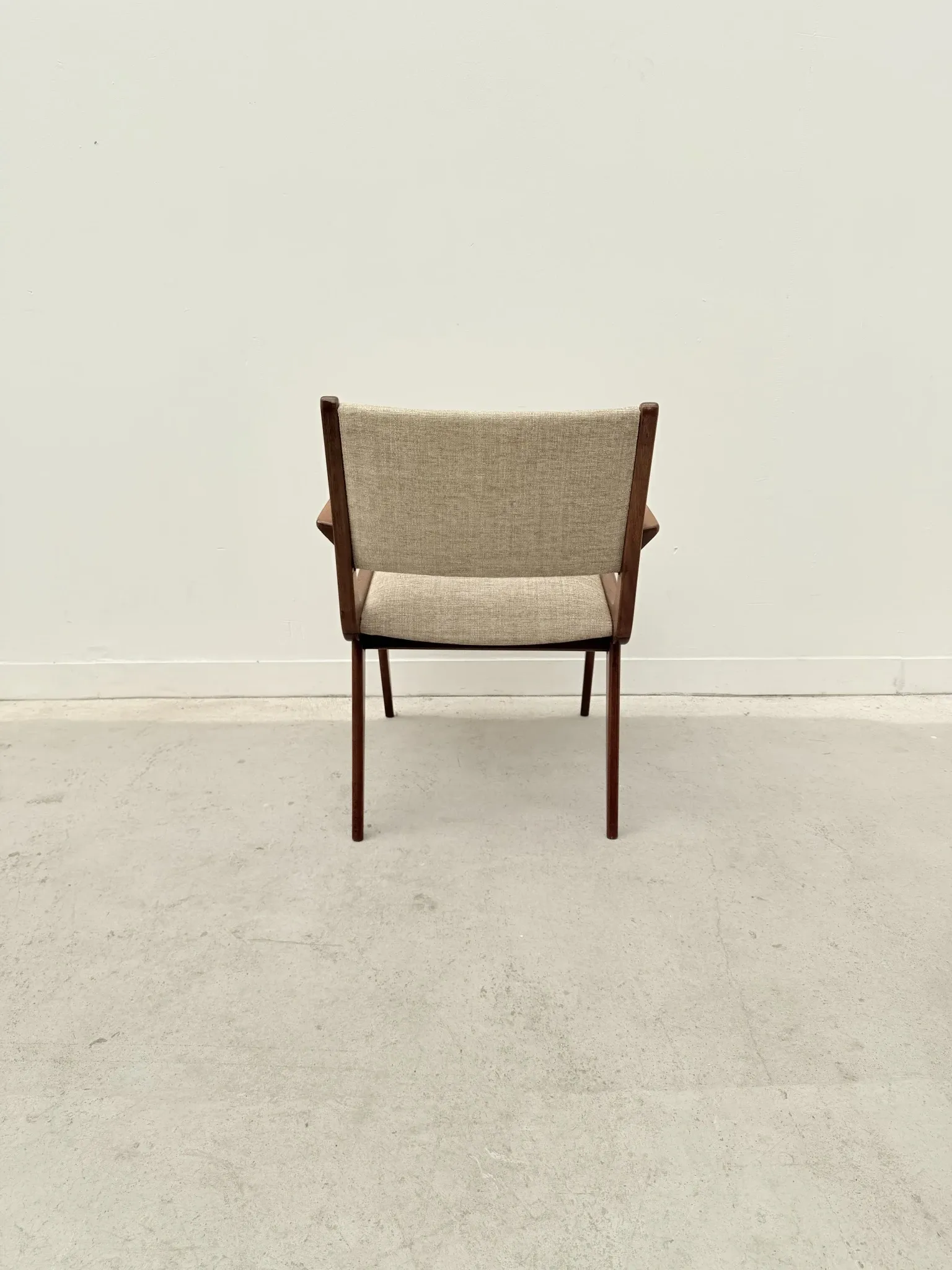 Chaise avec accoudoirs en teck et tissu, 1950