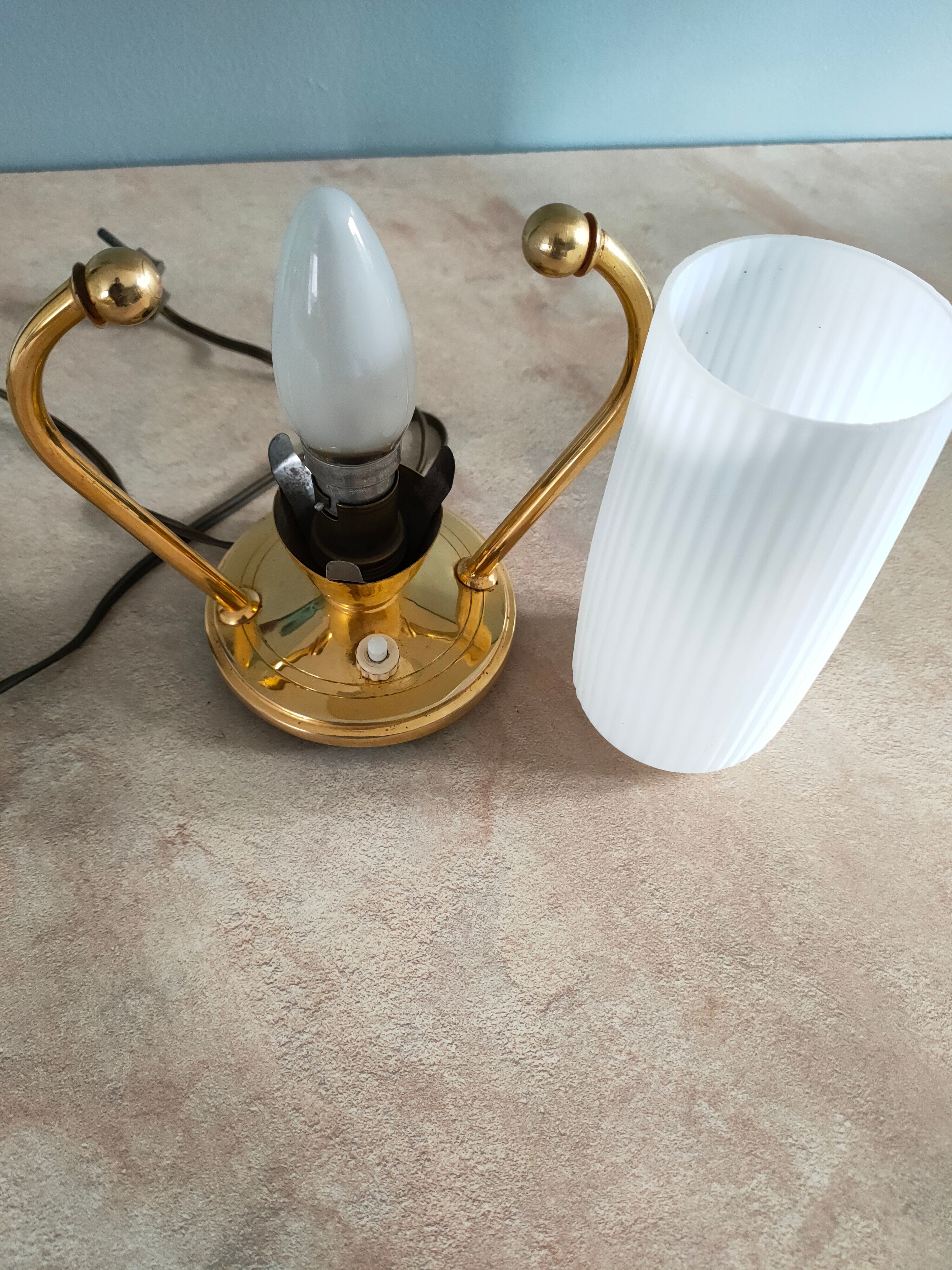 Vintage lamp in opaline and brass