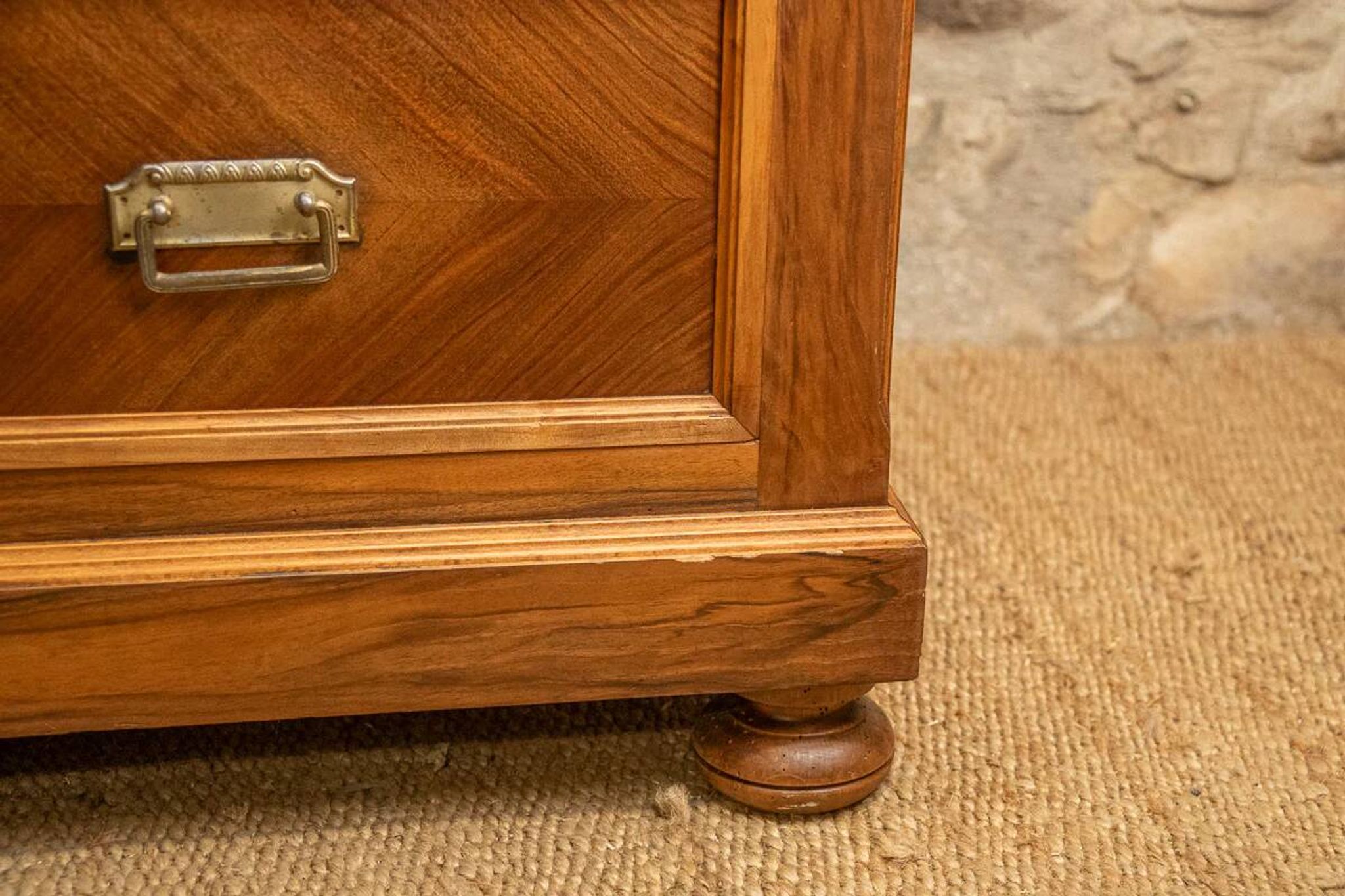 Antique washbasin cabinet from 1928 in wood and marble with illuminating mirror.