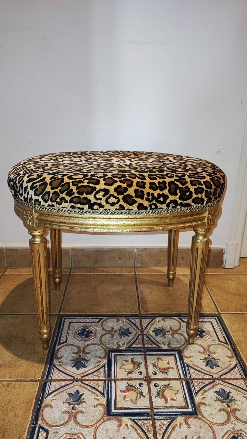 Tabouret en bois doré