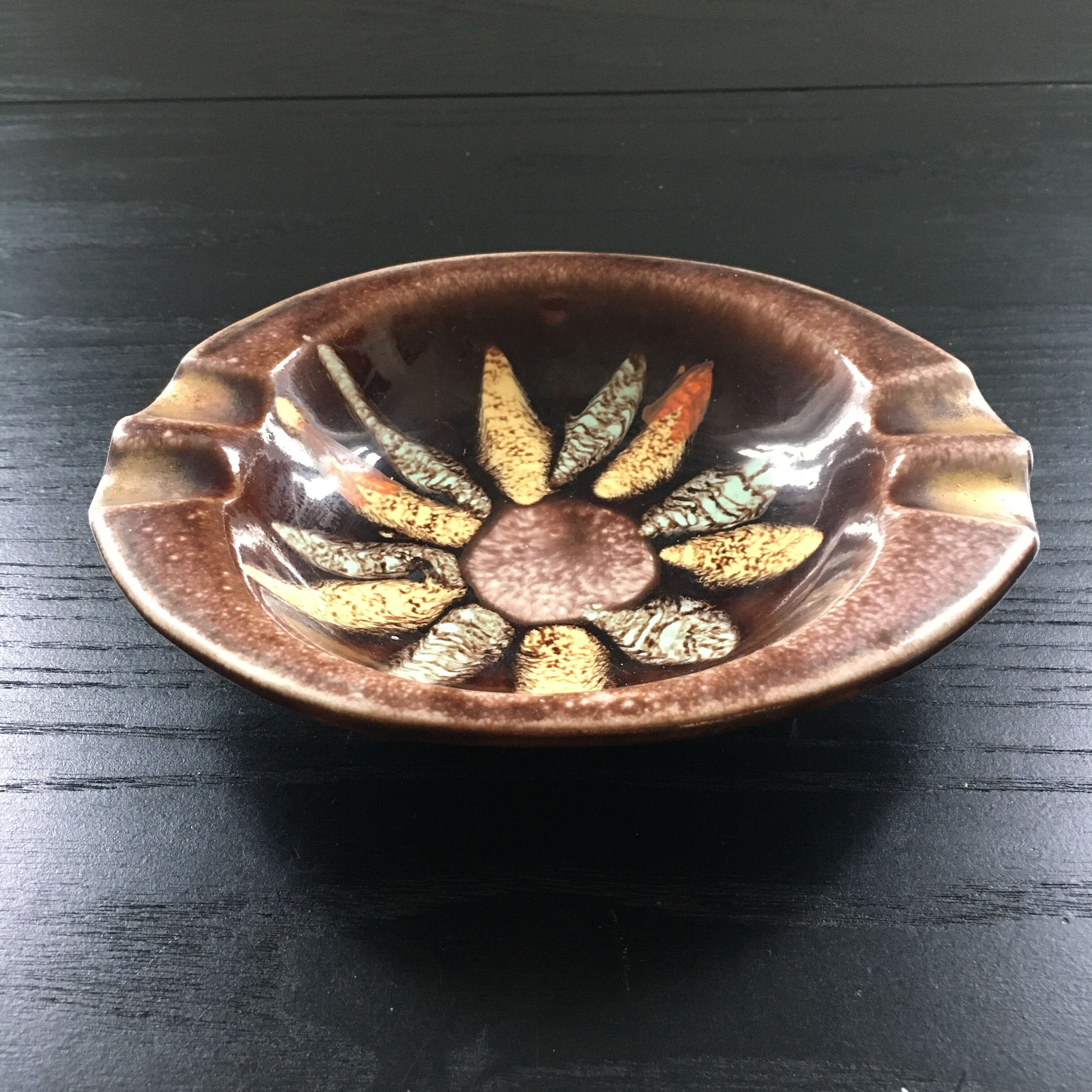 Ashtray flamed floral decoration