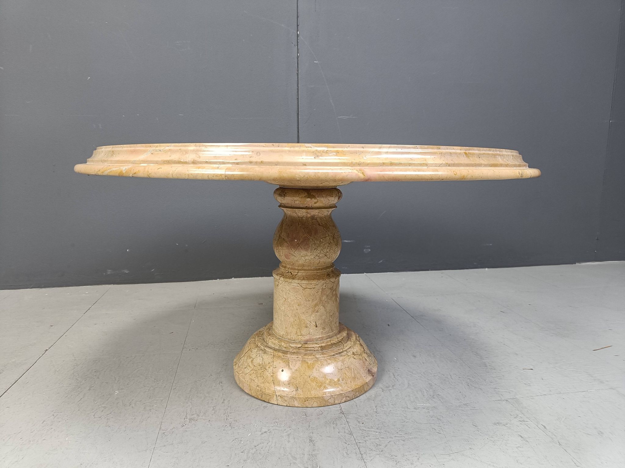 Vintage round Italian marble coffee table, 1960s