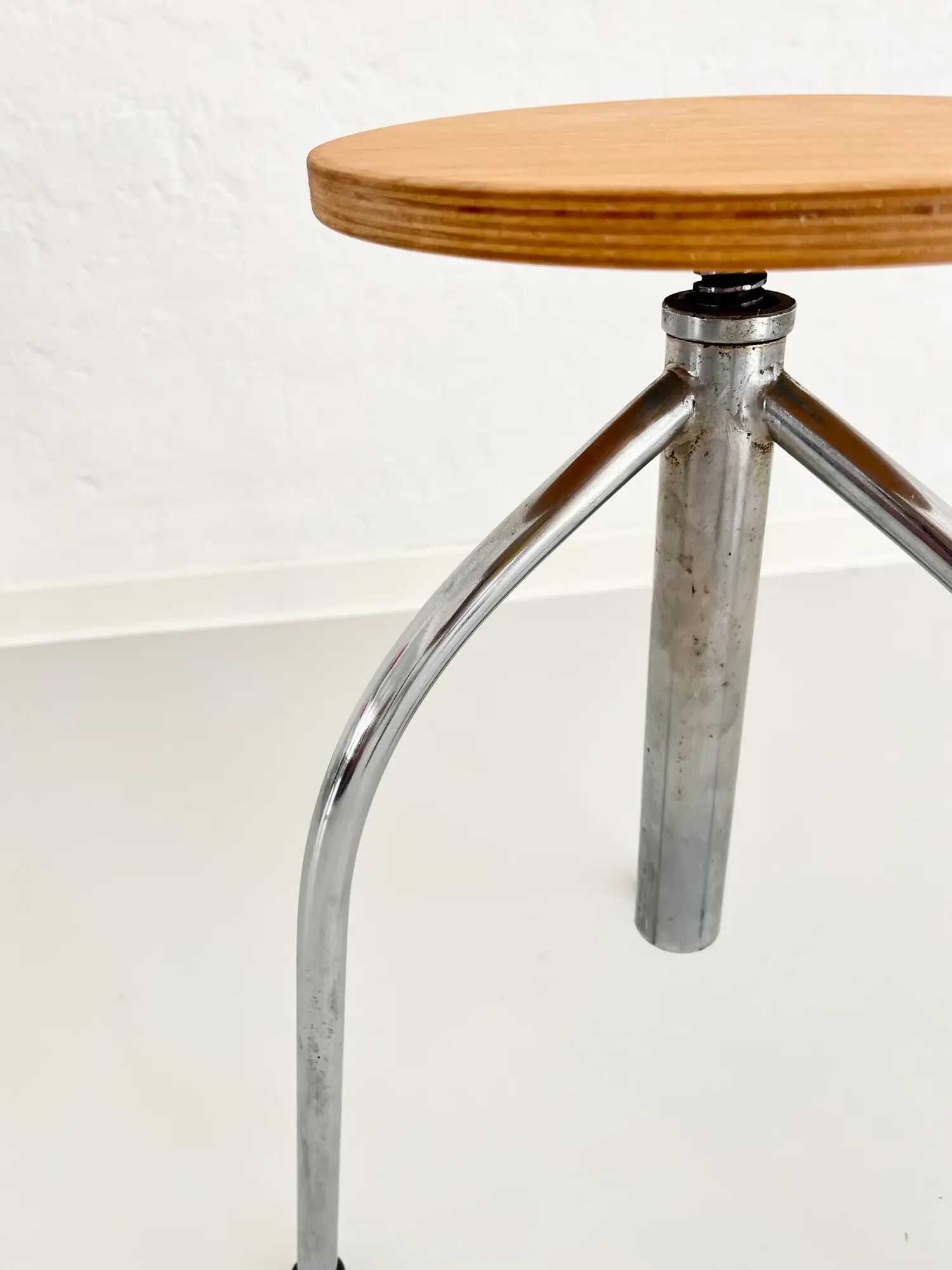 Vintage industrial workshop stool, adjustable tripod, 1960s–70s