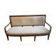 Banquette en noyer, d époque restauration, recouverte en blanc.