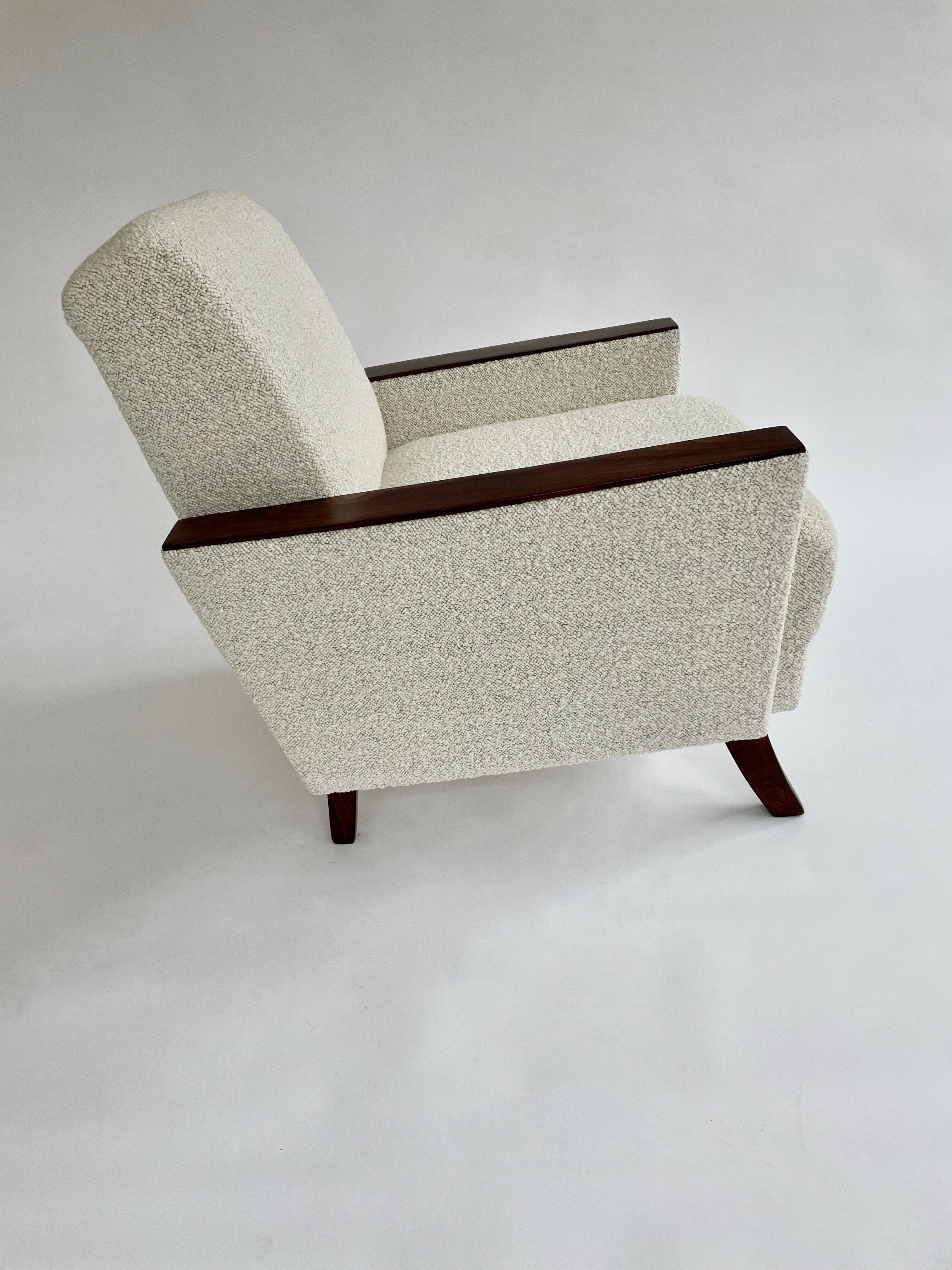 Cube armchair in wool buckle