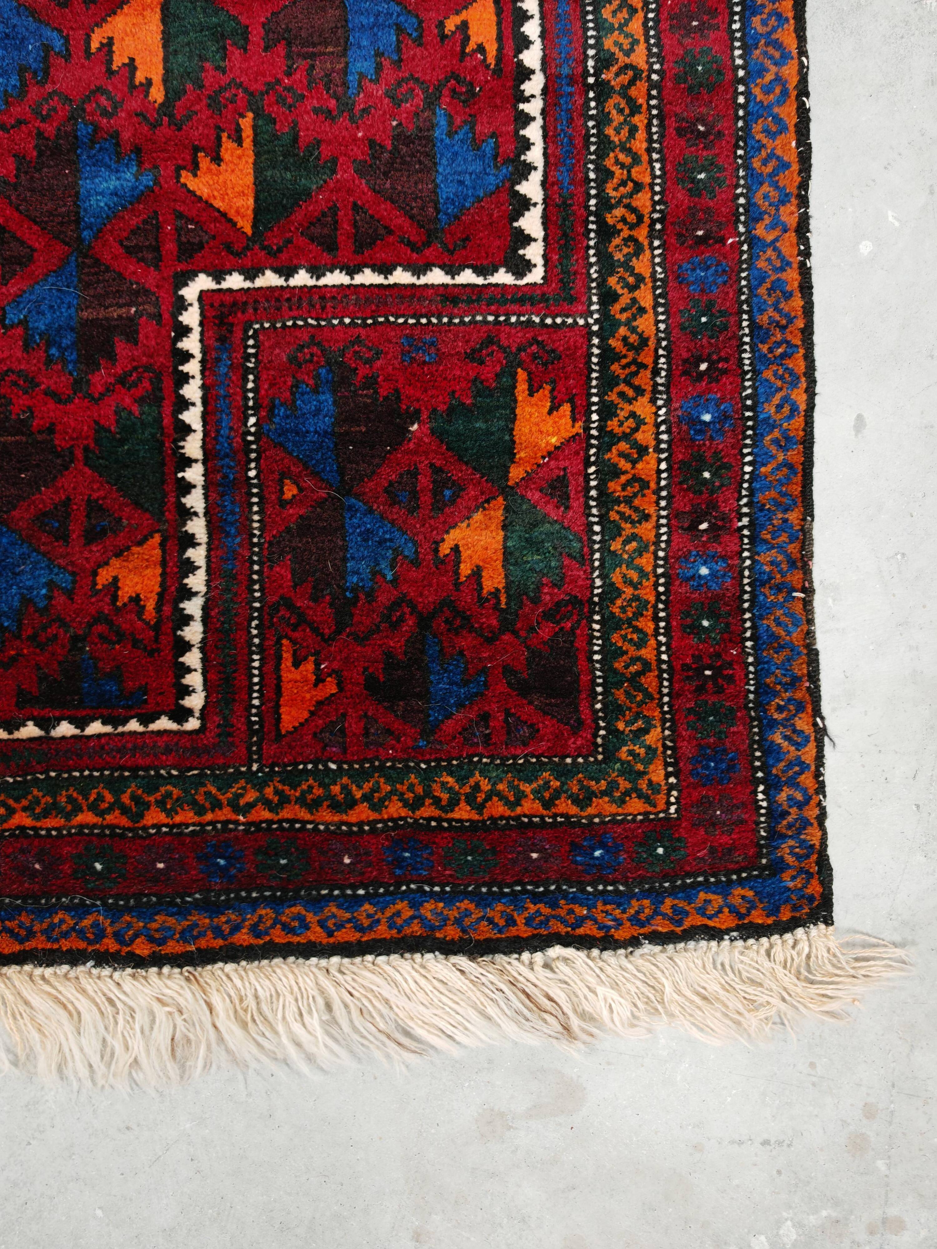 Vintage Baluchi prayer rug, hand-knotted, dyed wool from the 1970s.