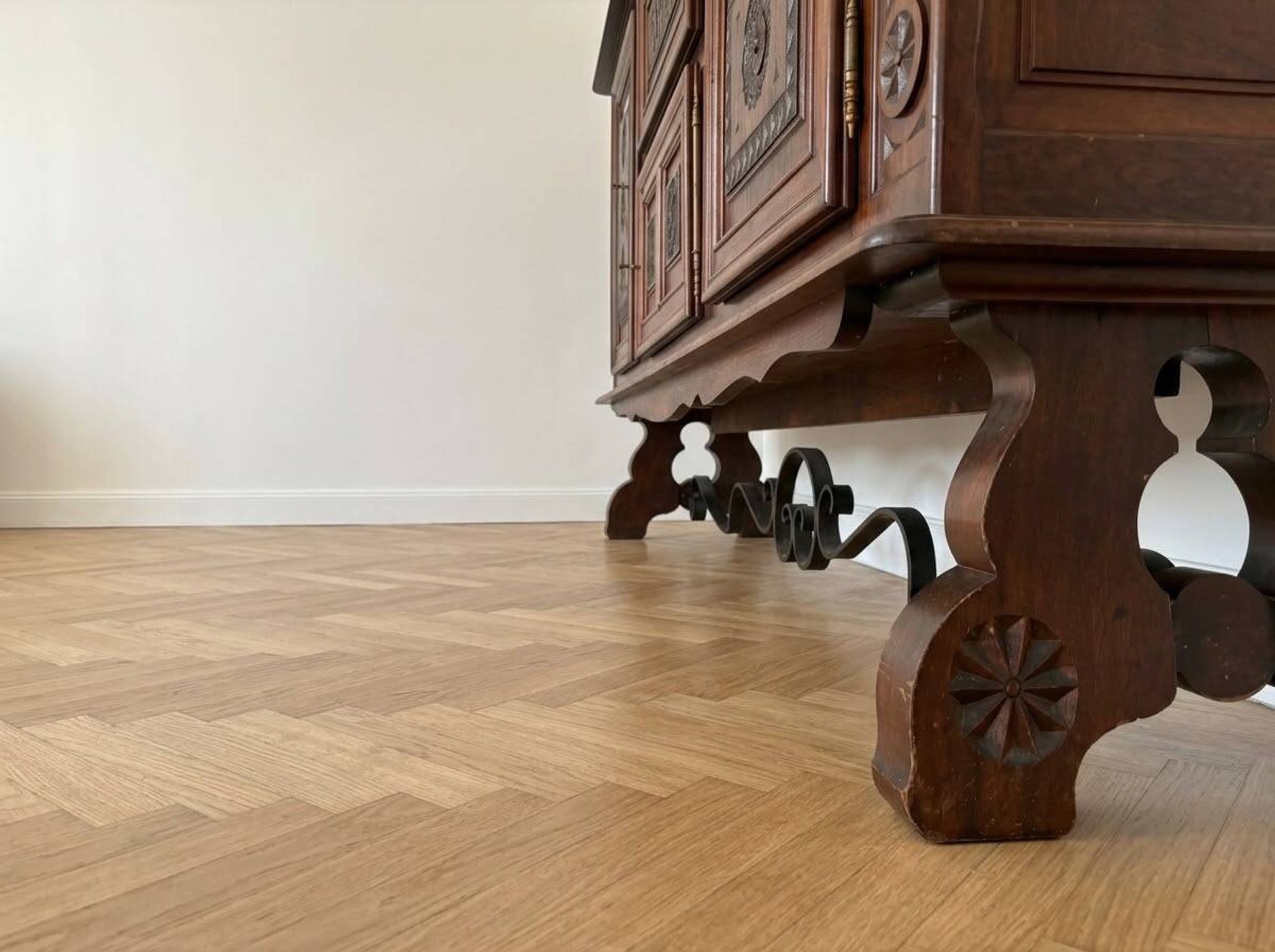 Large rustic sideboard in solid wood and wrought iron