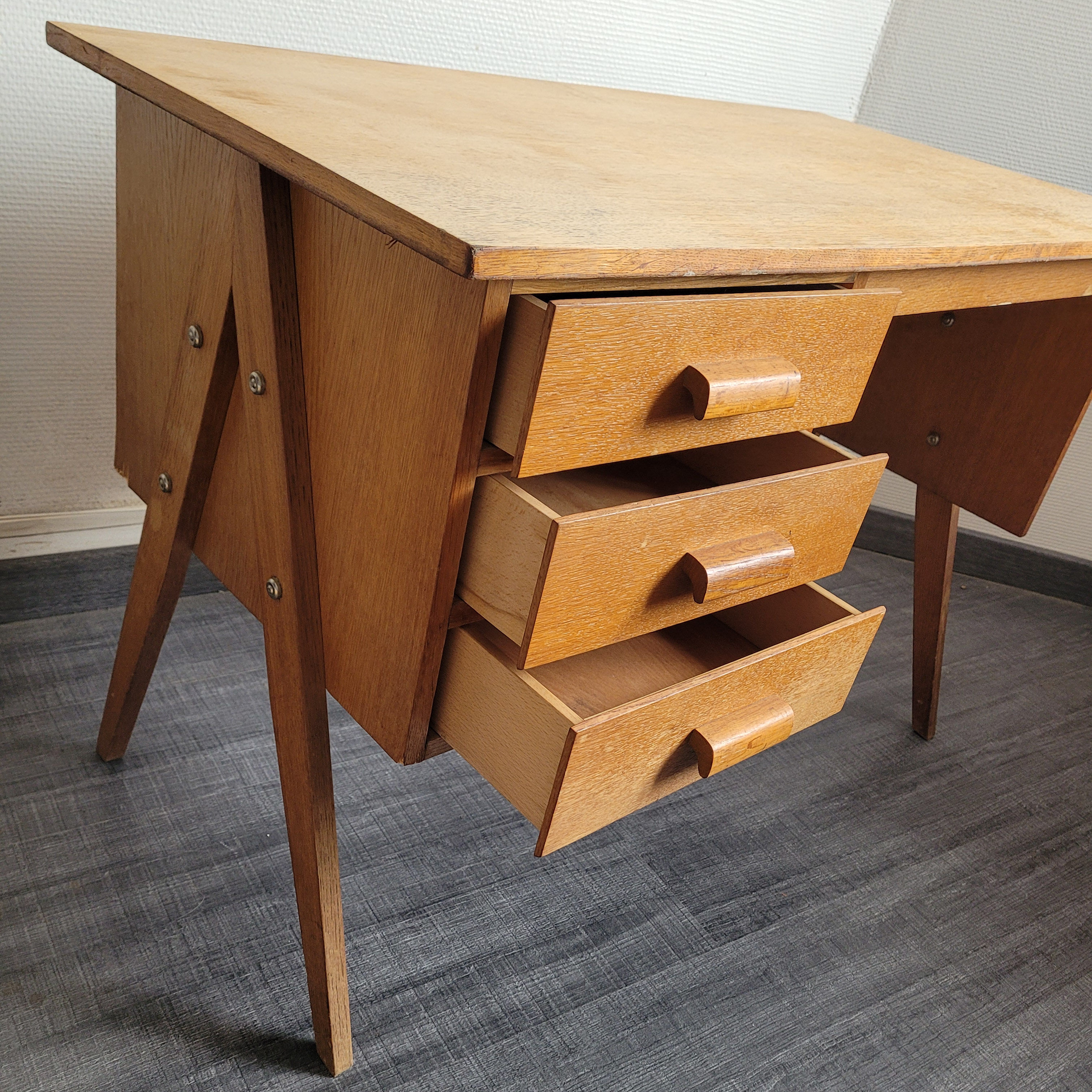 Scandinavian office 50s/60 feet compass