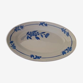 Large oval dish, white background with blue flowers. Model Francine France.