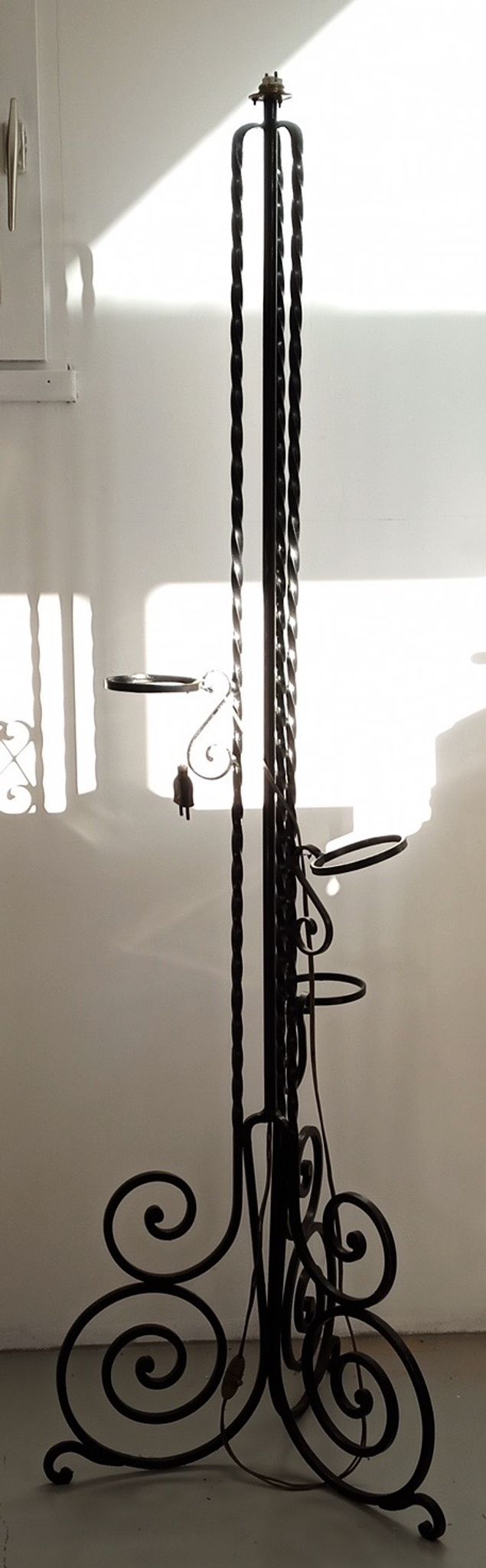 Twisted wrought iron floor lamp with plant holders from the 50s and 60s