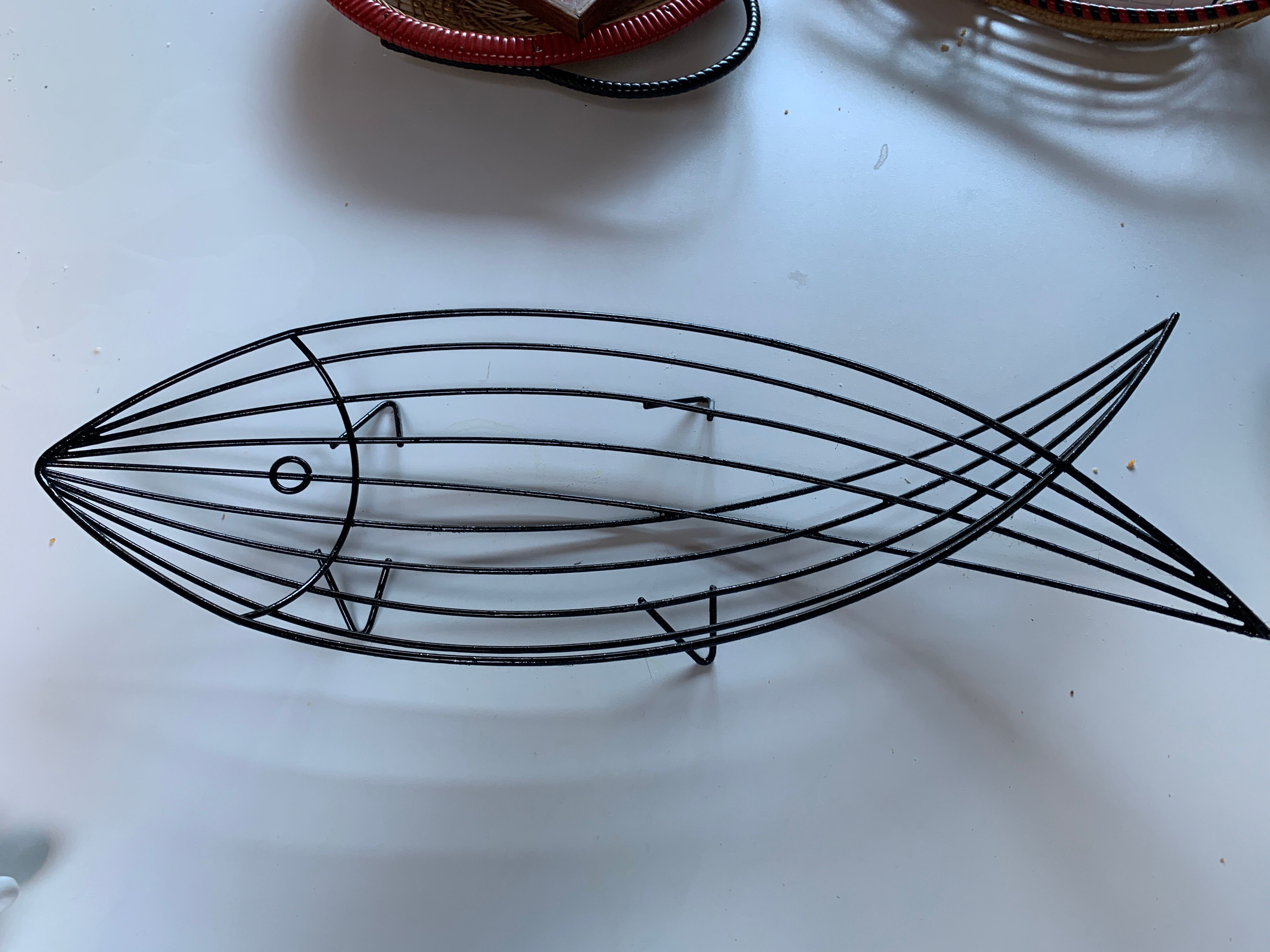 Basket in black lacquered metal "fish"