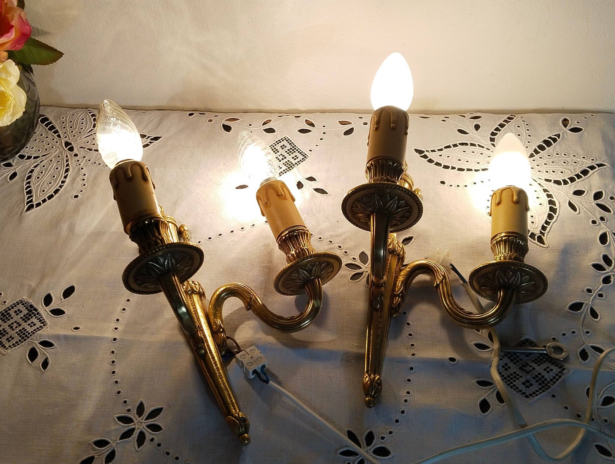 Appliques murales 2 feux en laiton/bronze  ,  style Louis XVI