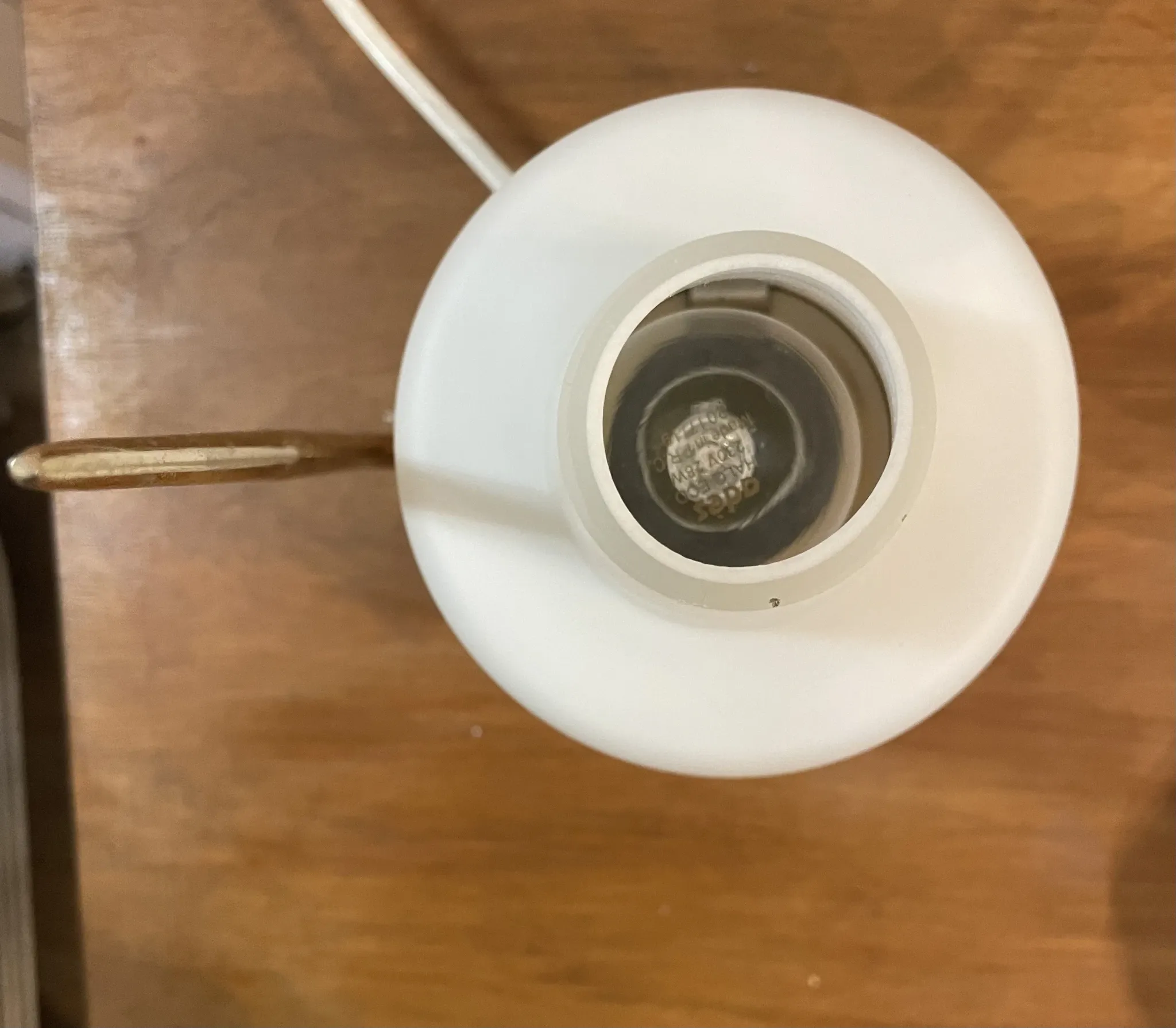 Table lamp in gold metal and opaline.