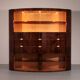 Meuble bar emblématique Aldo Tura en cuir de chèvre marron avec ascenseur électrique et intérieur miroir.