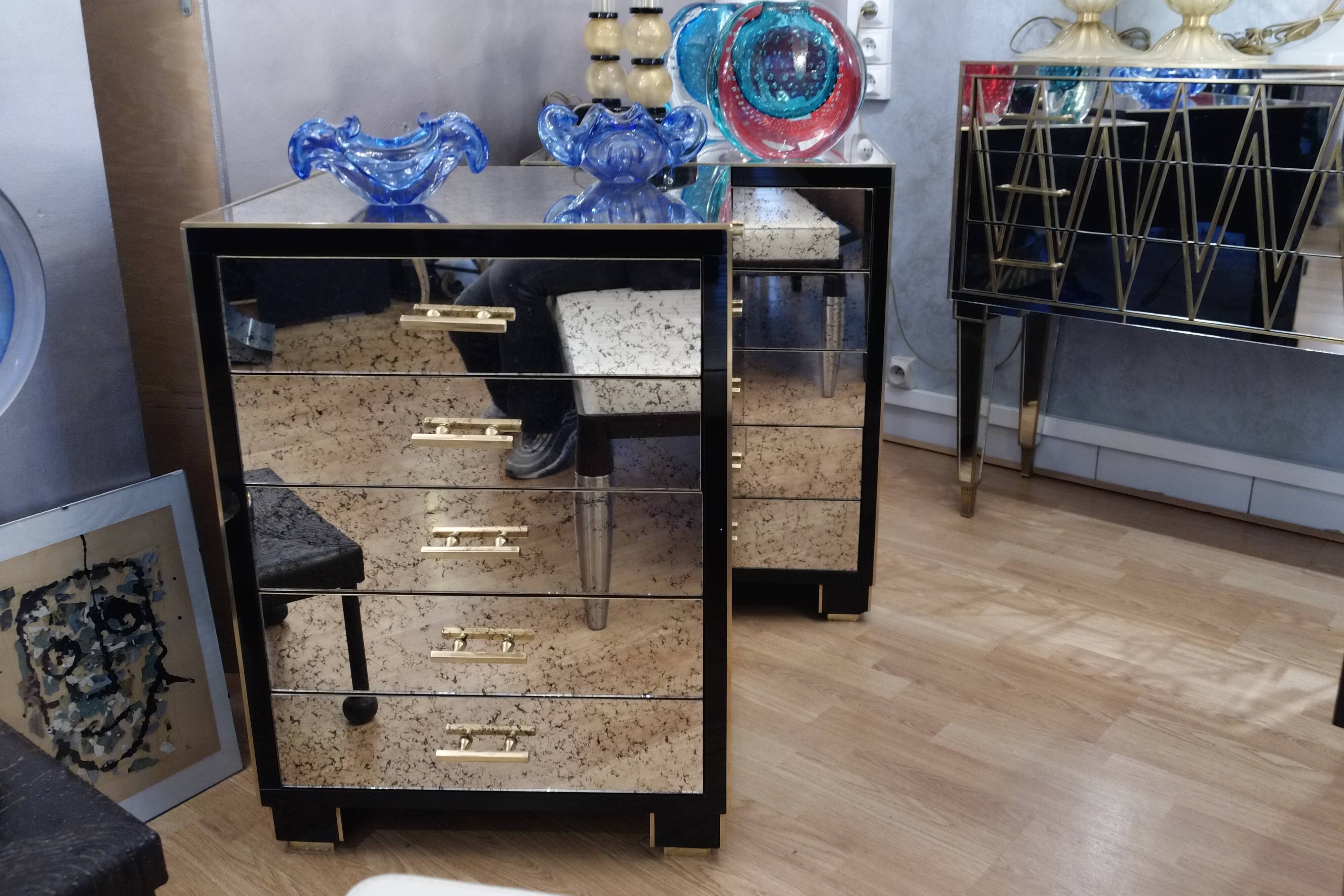 Pair of nightstands mirror