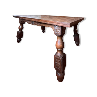 Basque style table