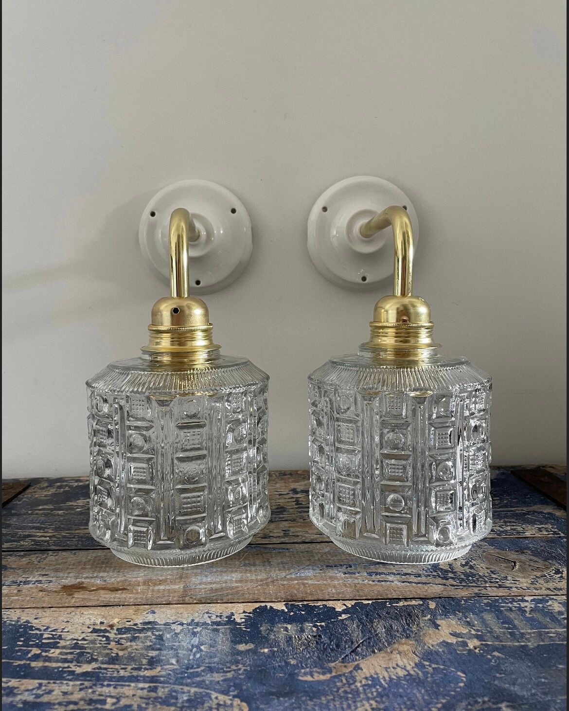 Paire d’appliques vintage en verre ciselé