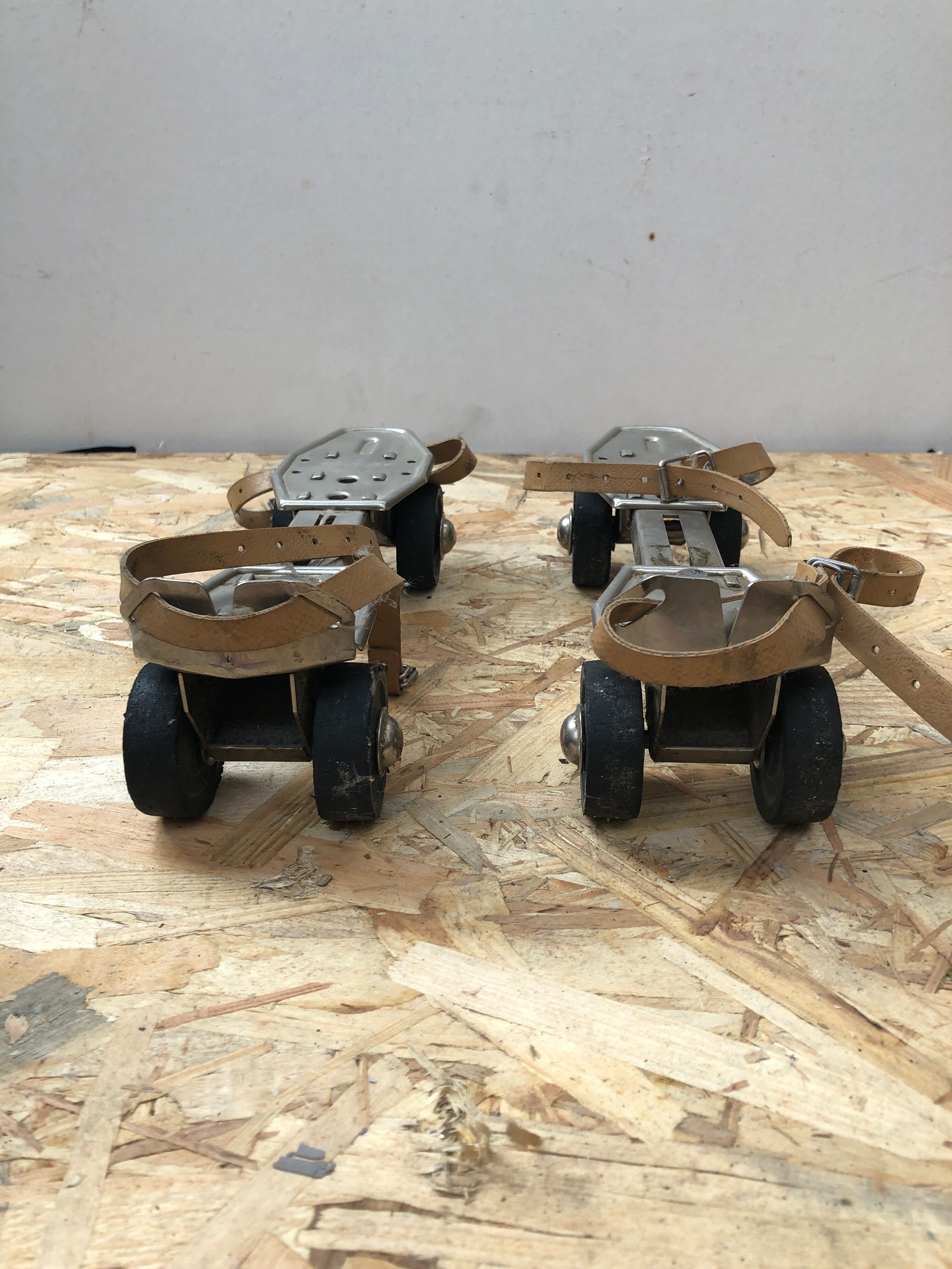 Old pair of roller skates midonn metal grey + straps vintage leather