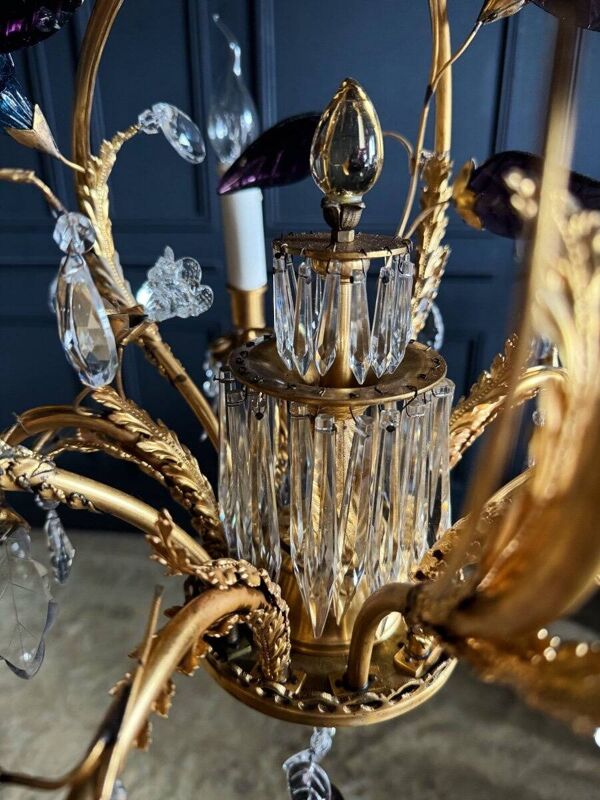 Lustre pagode de la Maison Baguès en bronze doré à décor de fleurs et de fruits en verre - XXe