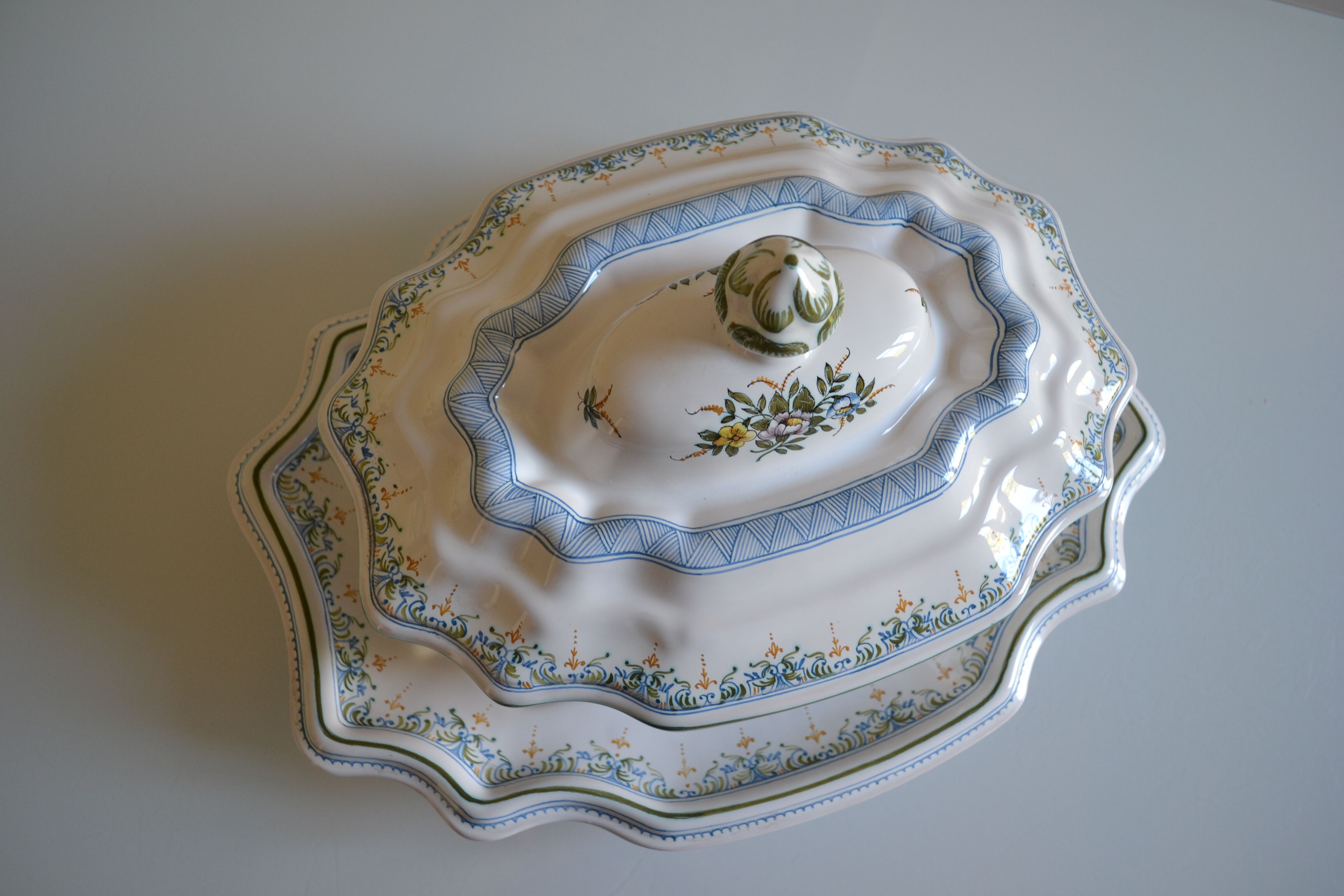 Tureen or vegetable dish in earthenware by Lallier in Moustiers