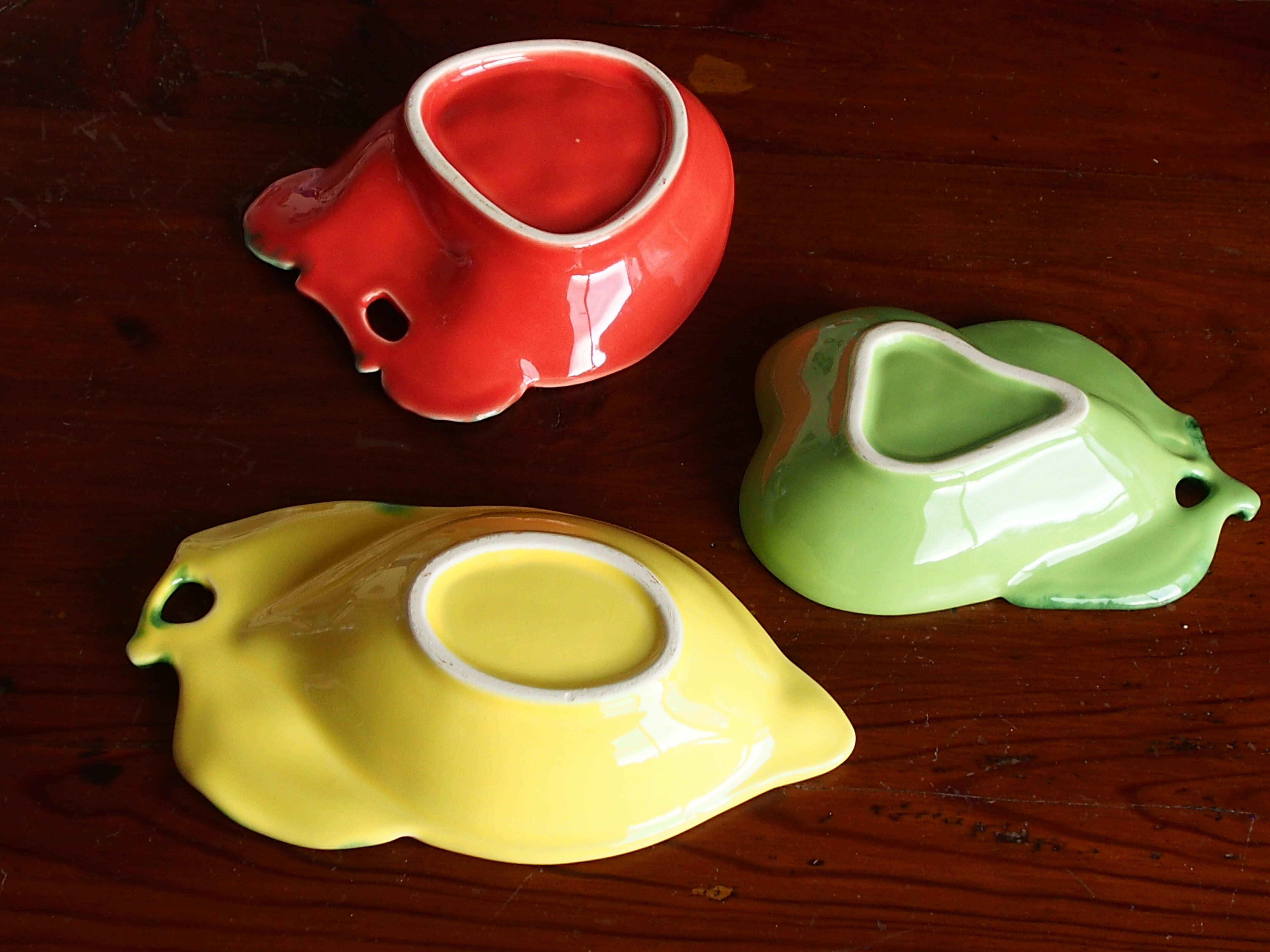 Set de 3 coupelles en faïence barbotine