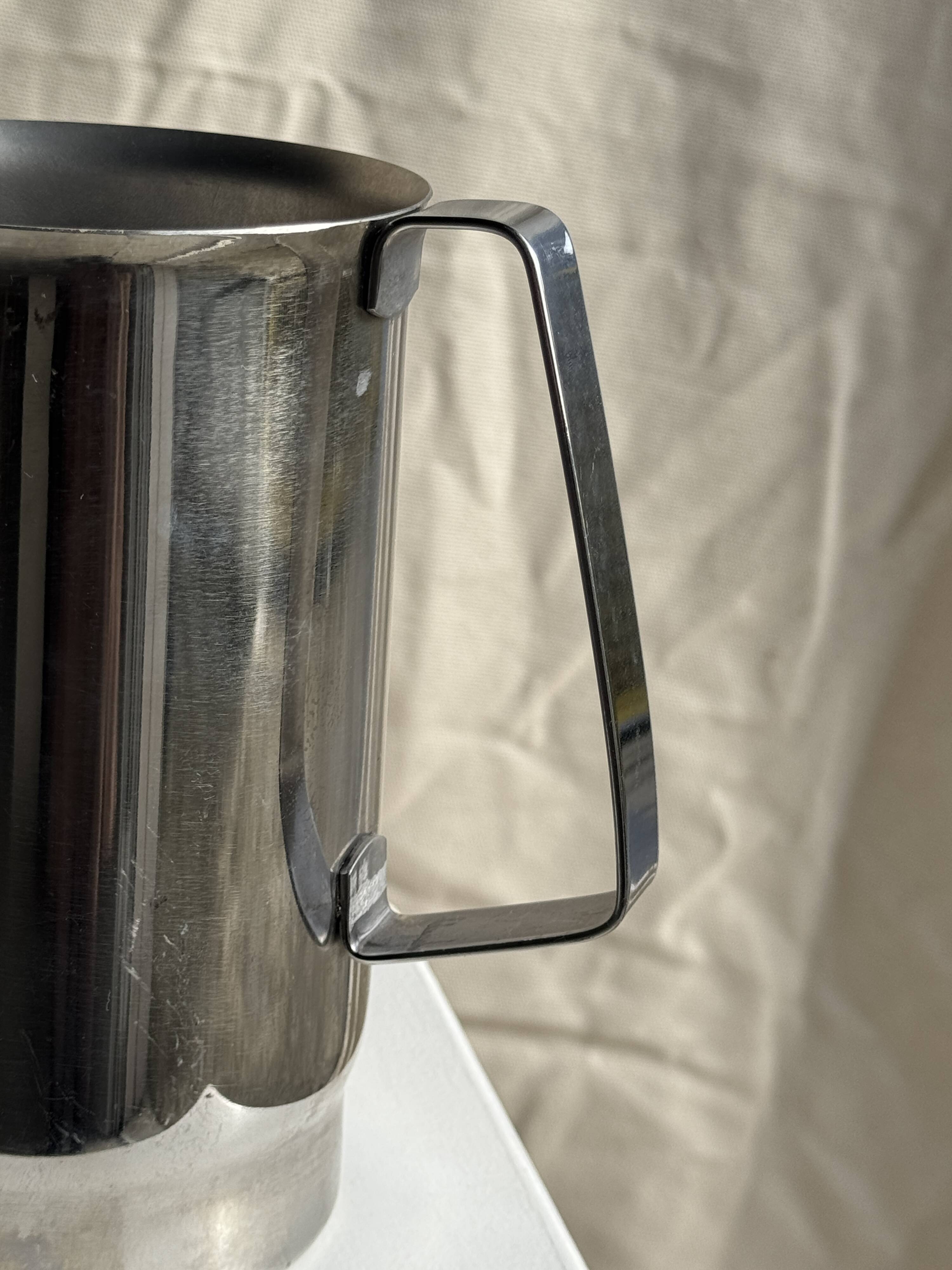 Large silver-plated jug H20 D14.5