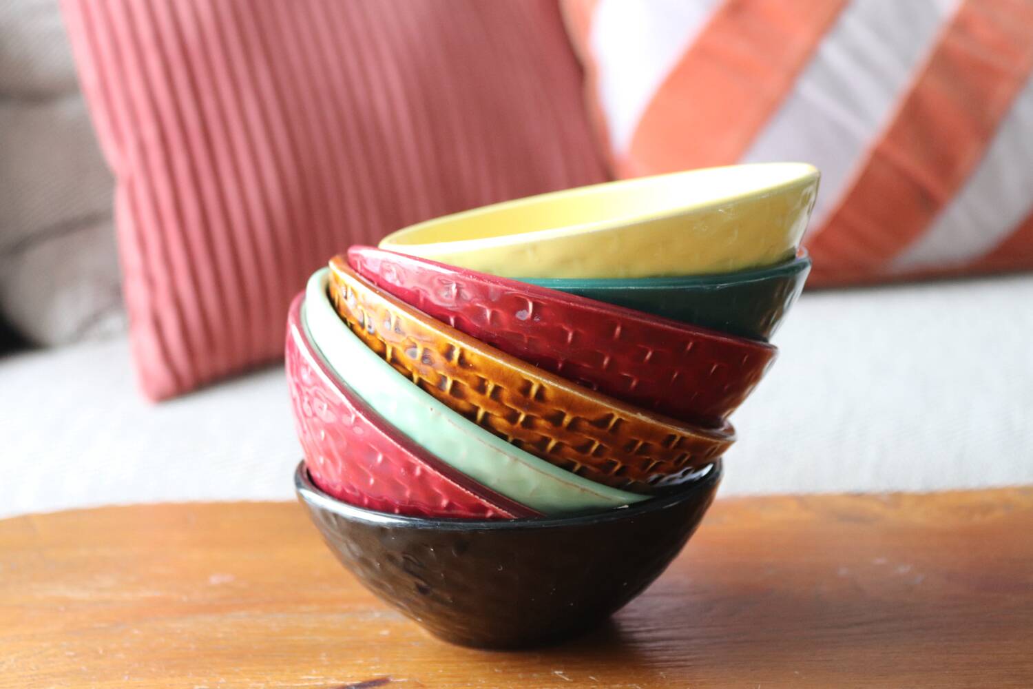 Set of 7 ceramic bowls – multicoloured textured design