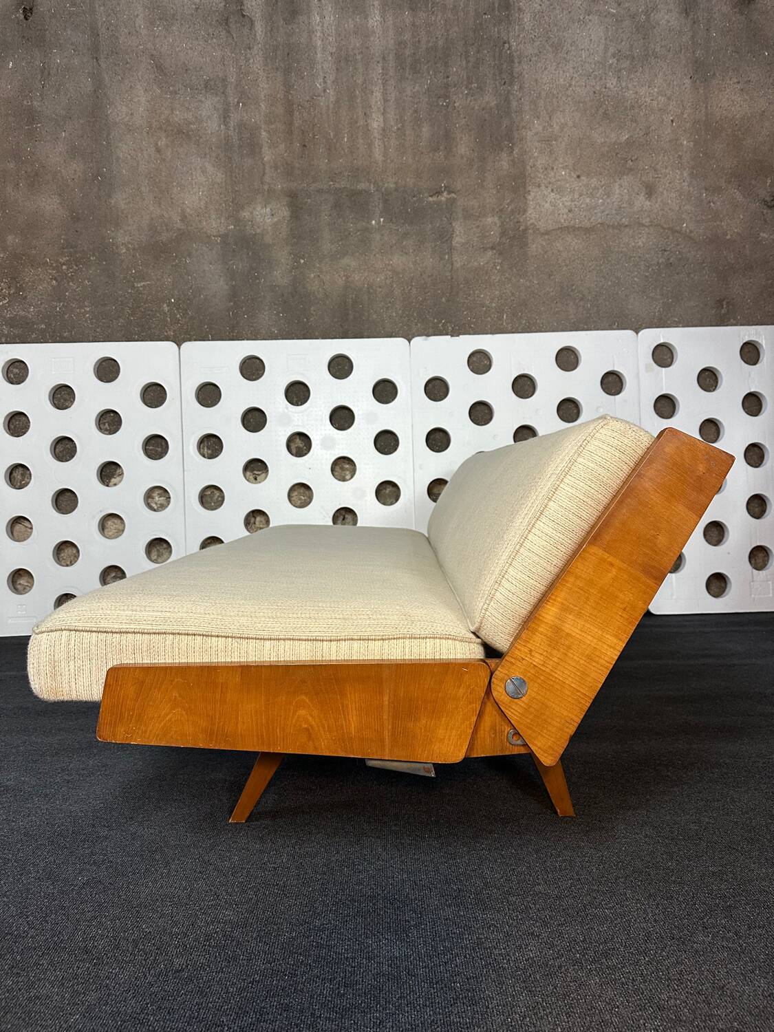 Canapé convertible Daybed Knoll Antimott + Table assortie –