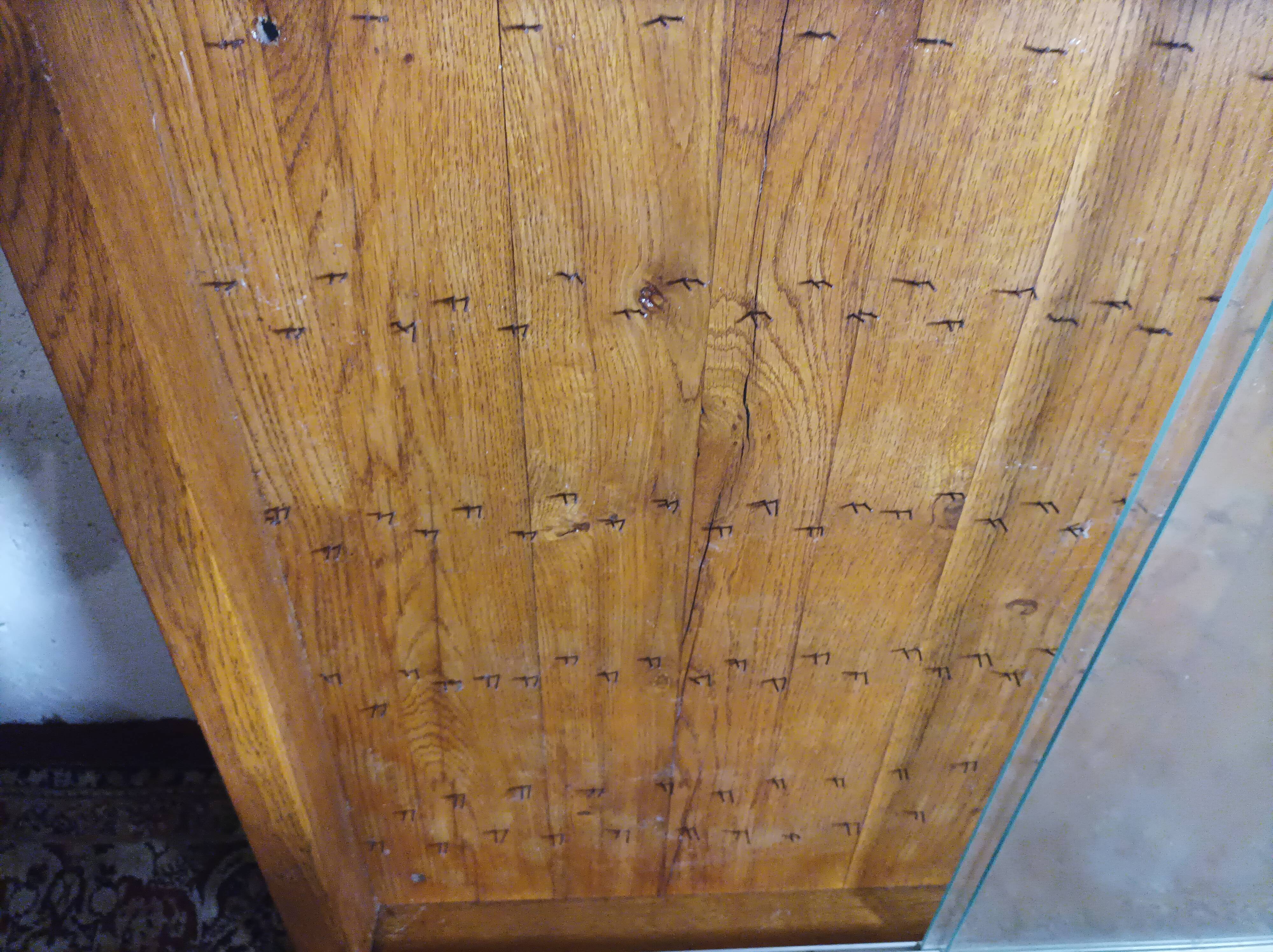 Oak wall-mounted key hotel display case