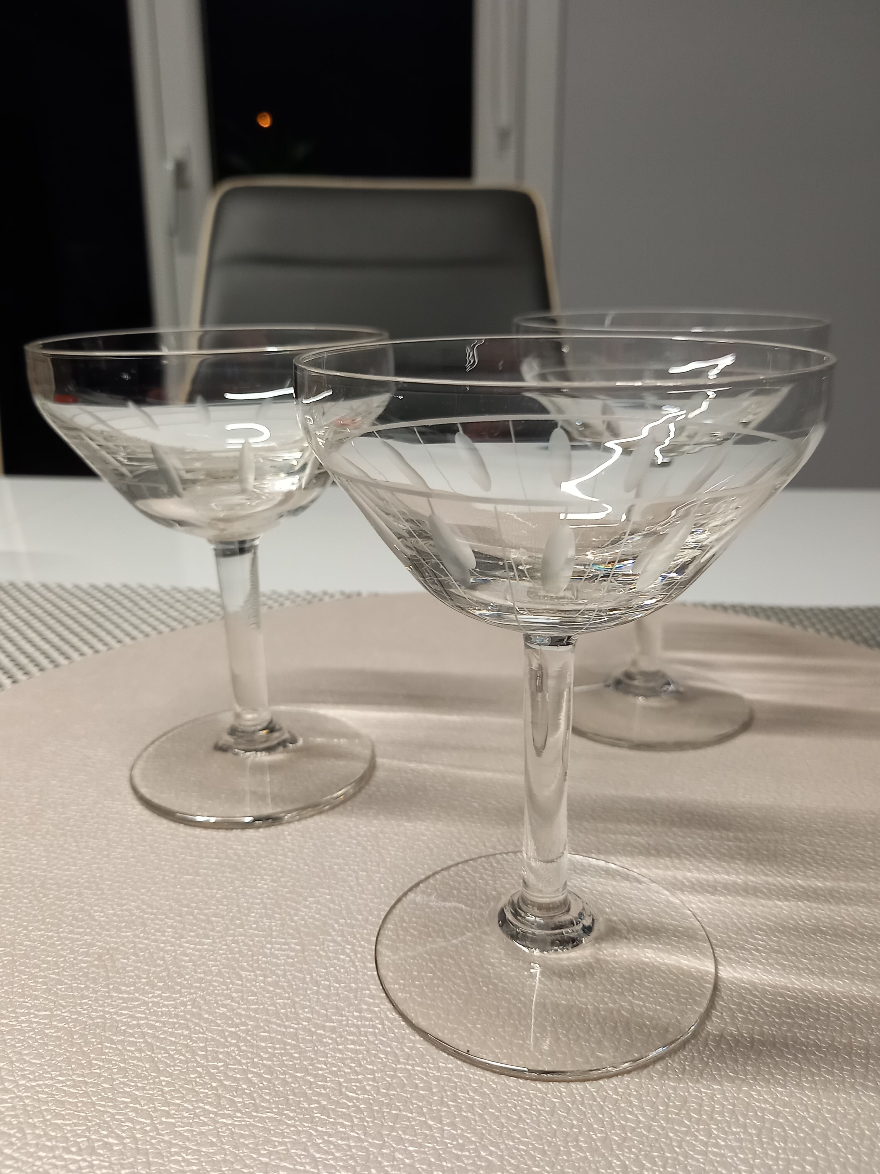 Series of 3 champagne glasses