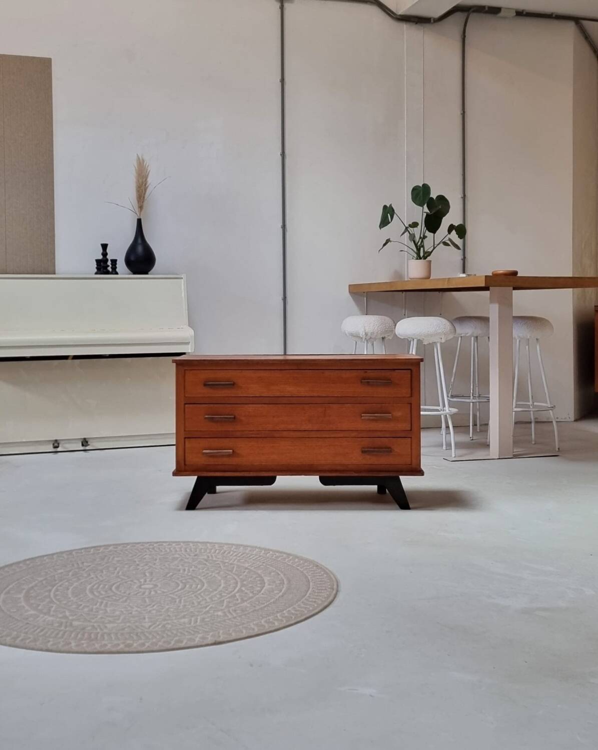 Mid-century drawer cabinet