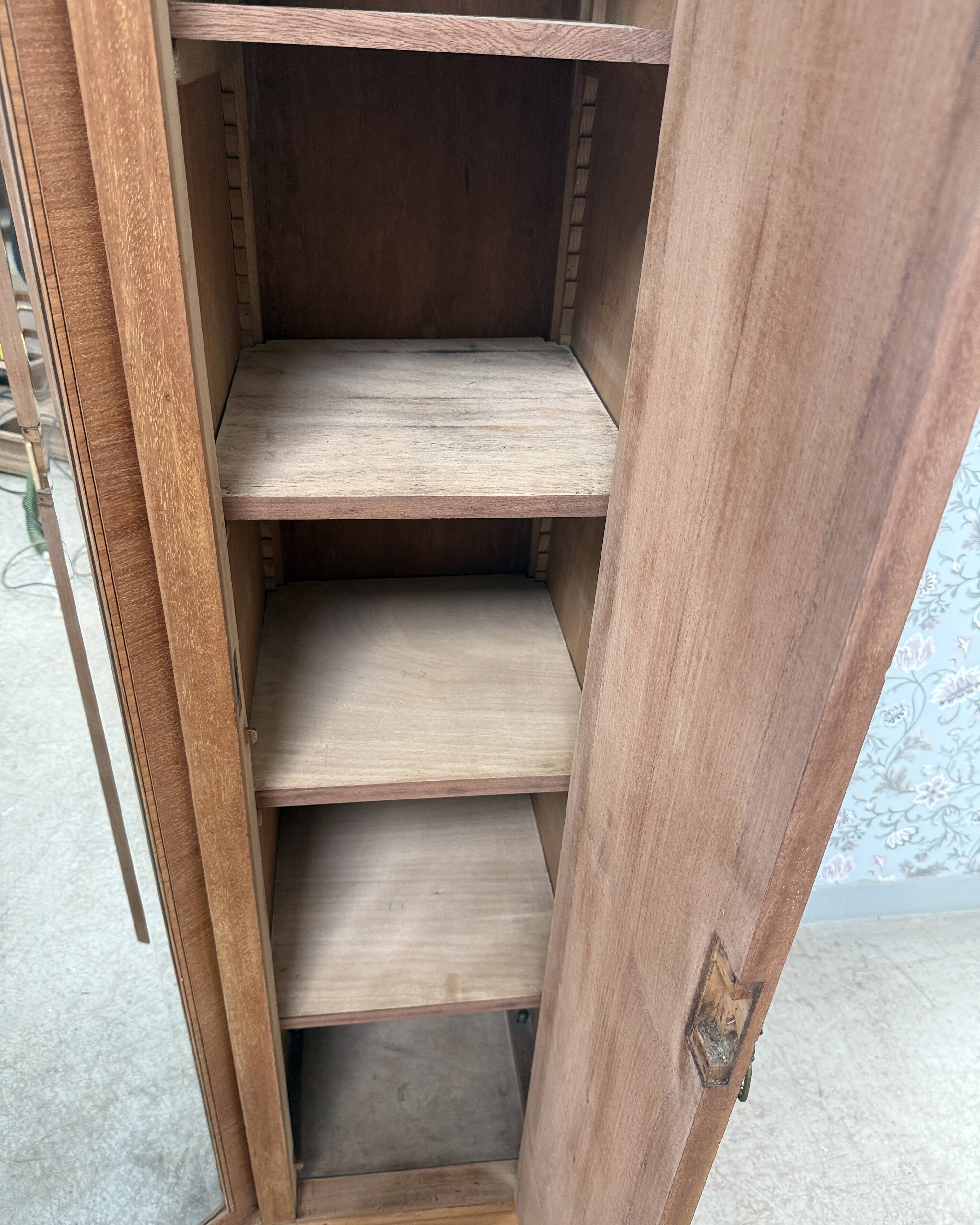 Armoire Art Déco en érable moucheté, rénovée
