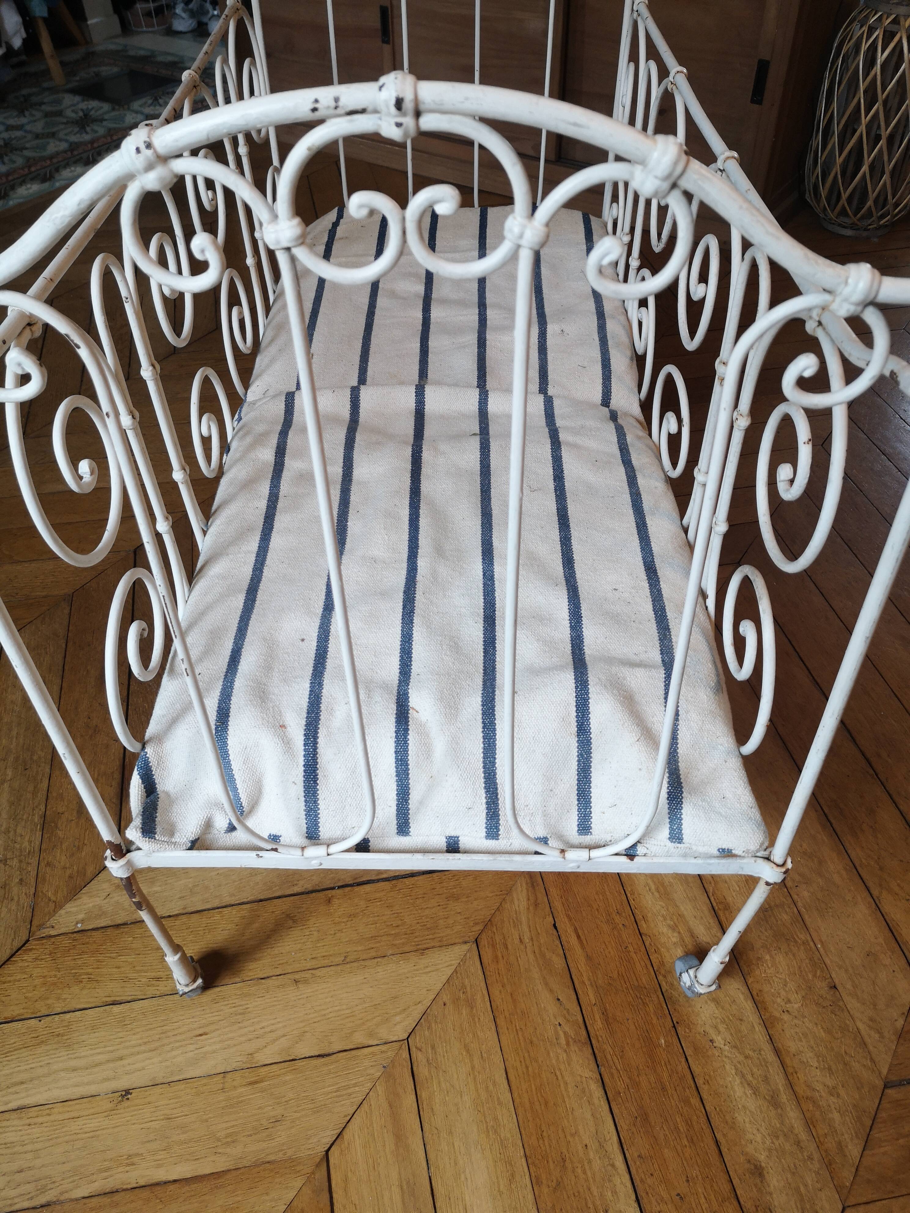 Lit en fer forgé ou banquette