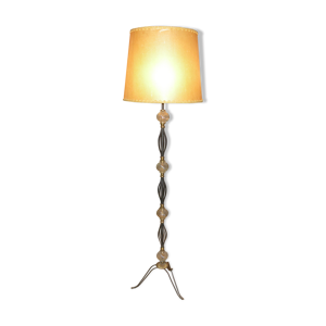 Lampadaire en métal