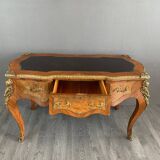 Bureau en marqueterie et bronze doré style Louis XV, XIXème siècle