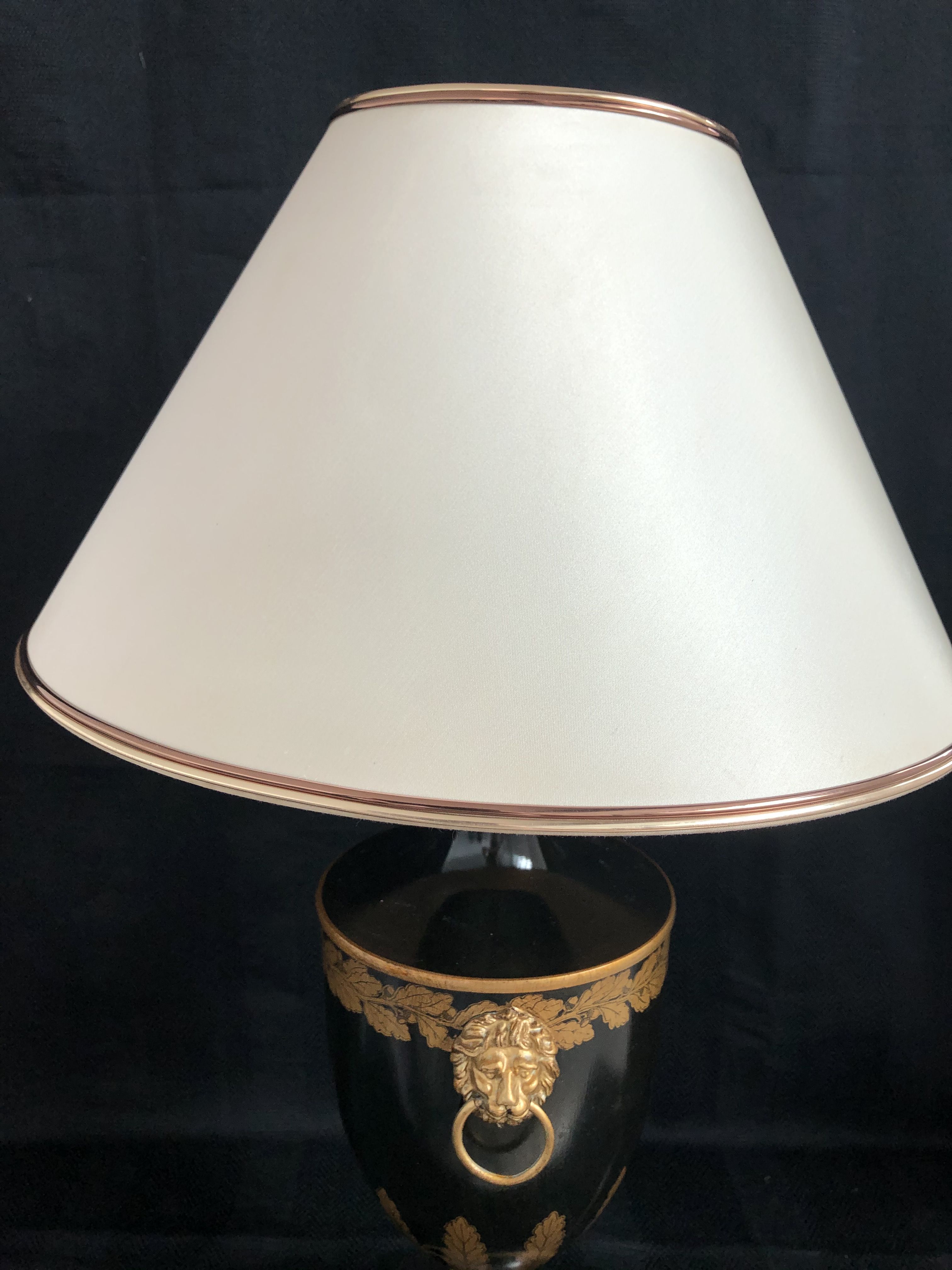 Large baluster lamp - Golden Lions and white and gilded ledleches - Hotel Paris