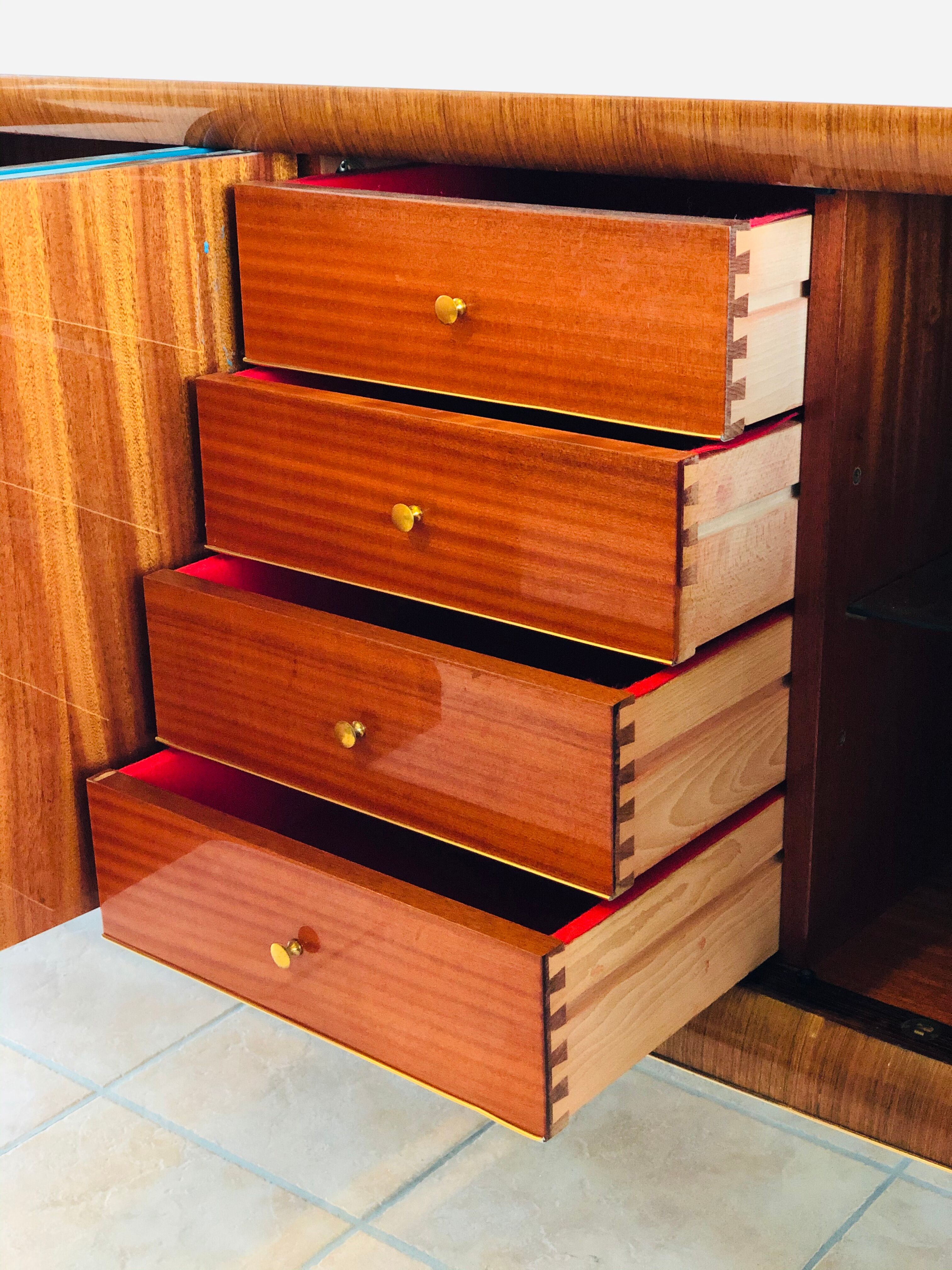 Graphic line in macassar 1960