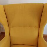 Yellow-eared armchair and its footrest