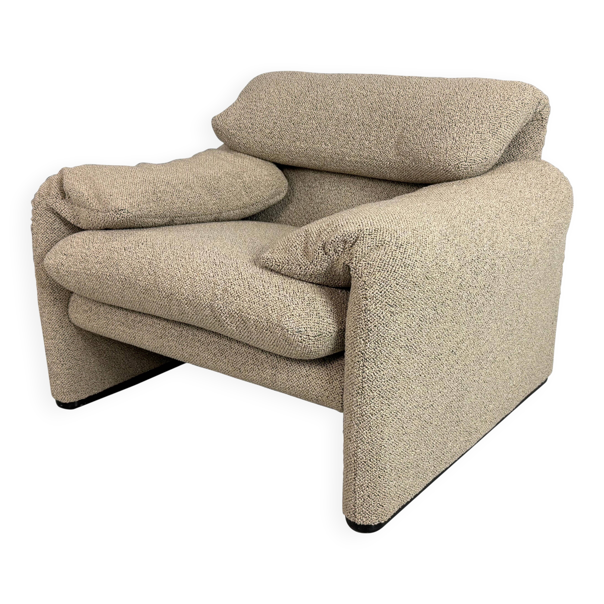 Vico Magistretti Maralunga reupholstered lounge chair for Cassina, 1980s