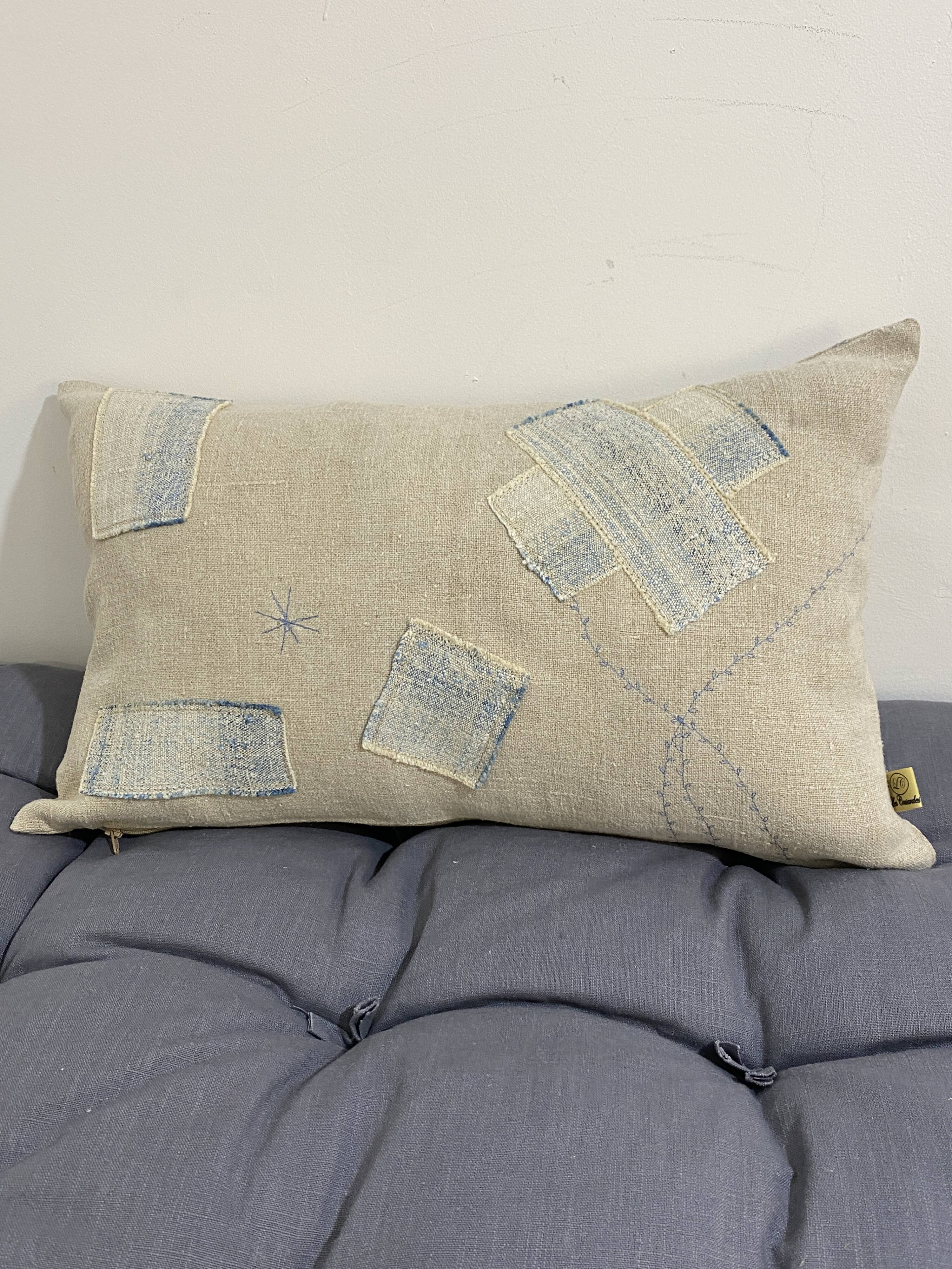 Coussin artisanal en toile ancienne style Kilim