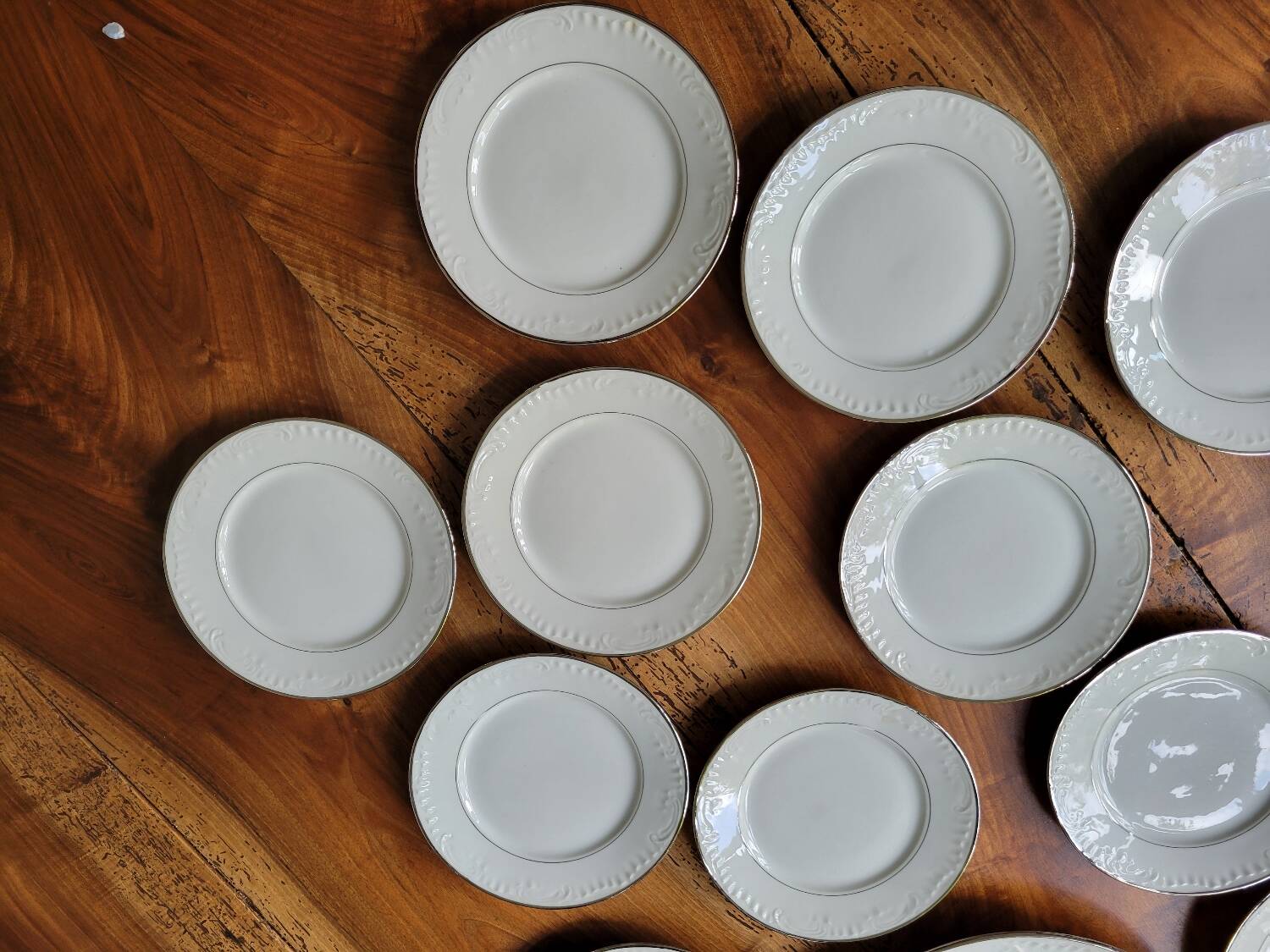 Silver-edged dessert service and its dish