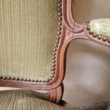 Paire de fauteuils cabriolets de style Louis XV en bois mouluré - XIXème