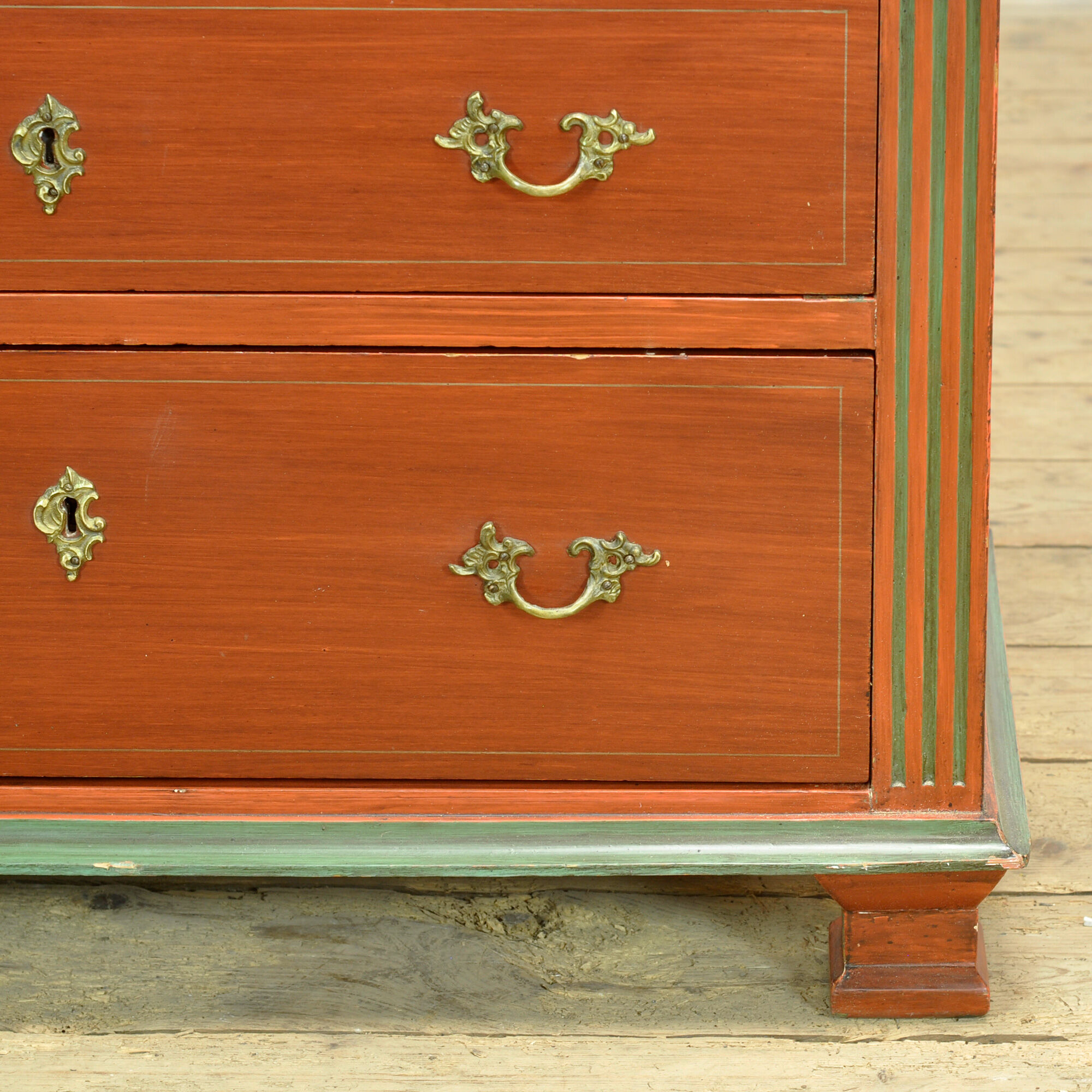 Pine chest of drawers, circa 1925