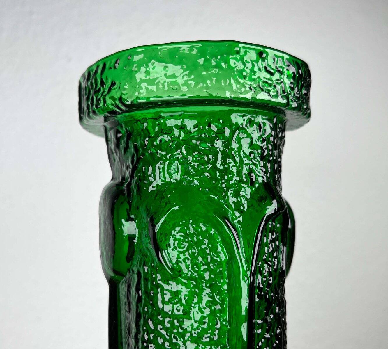 Mid-century modern green Italian glass vase by Wayne Husted for Stelvia, 1970s.