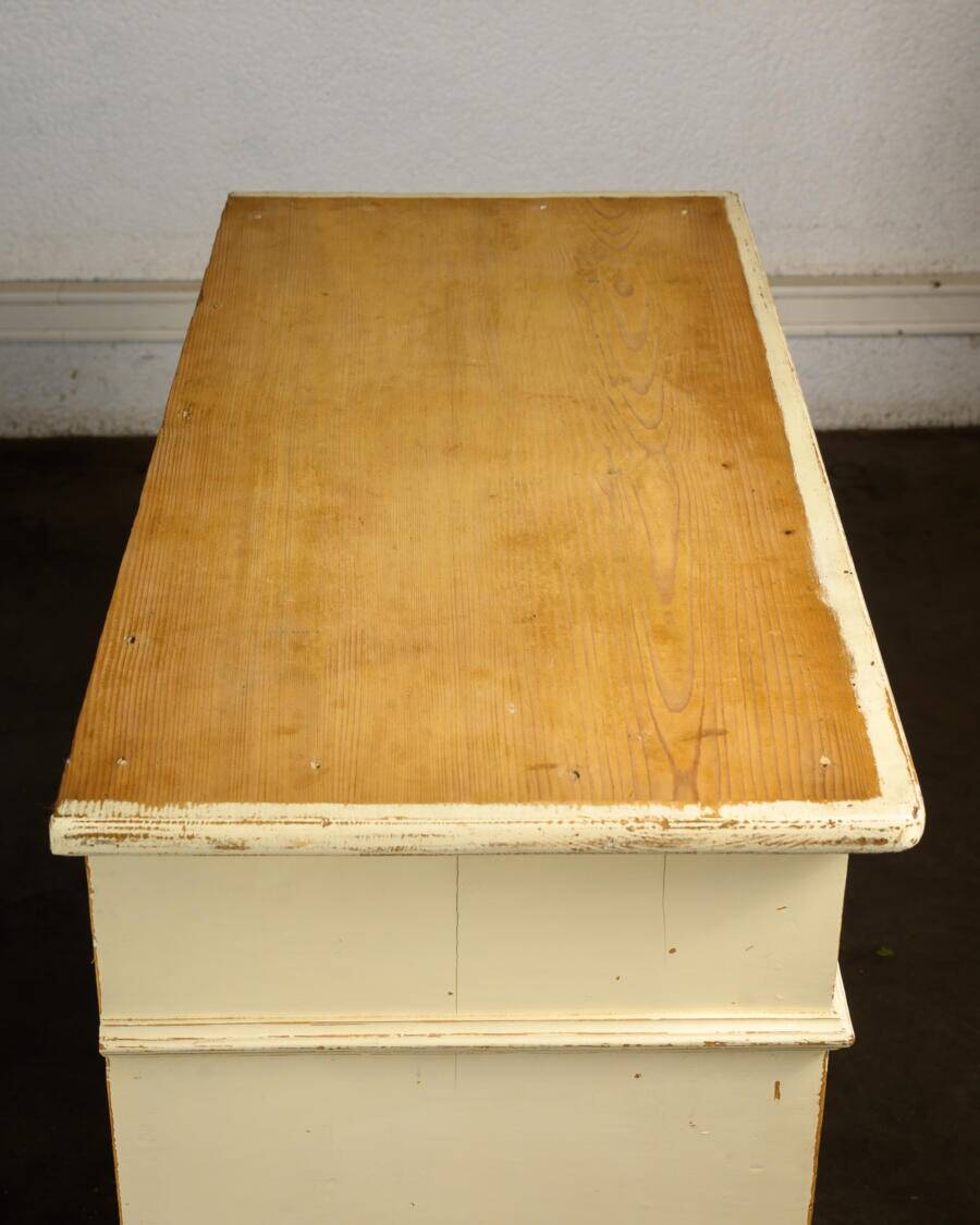 Country buffet with 2 doors