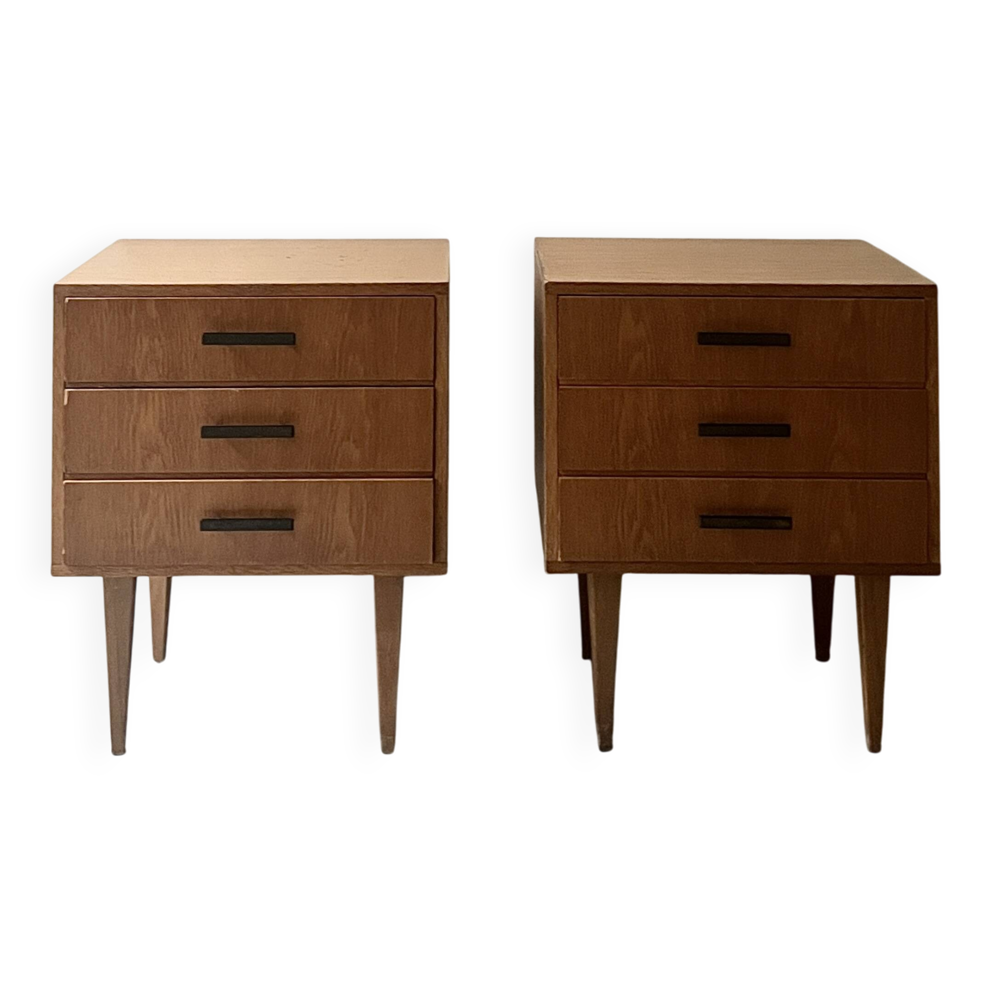 Pair of modernist honey wood bedside tables, 1950 design.